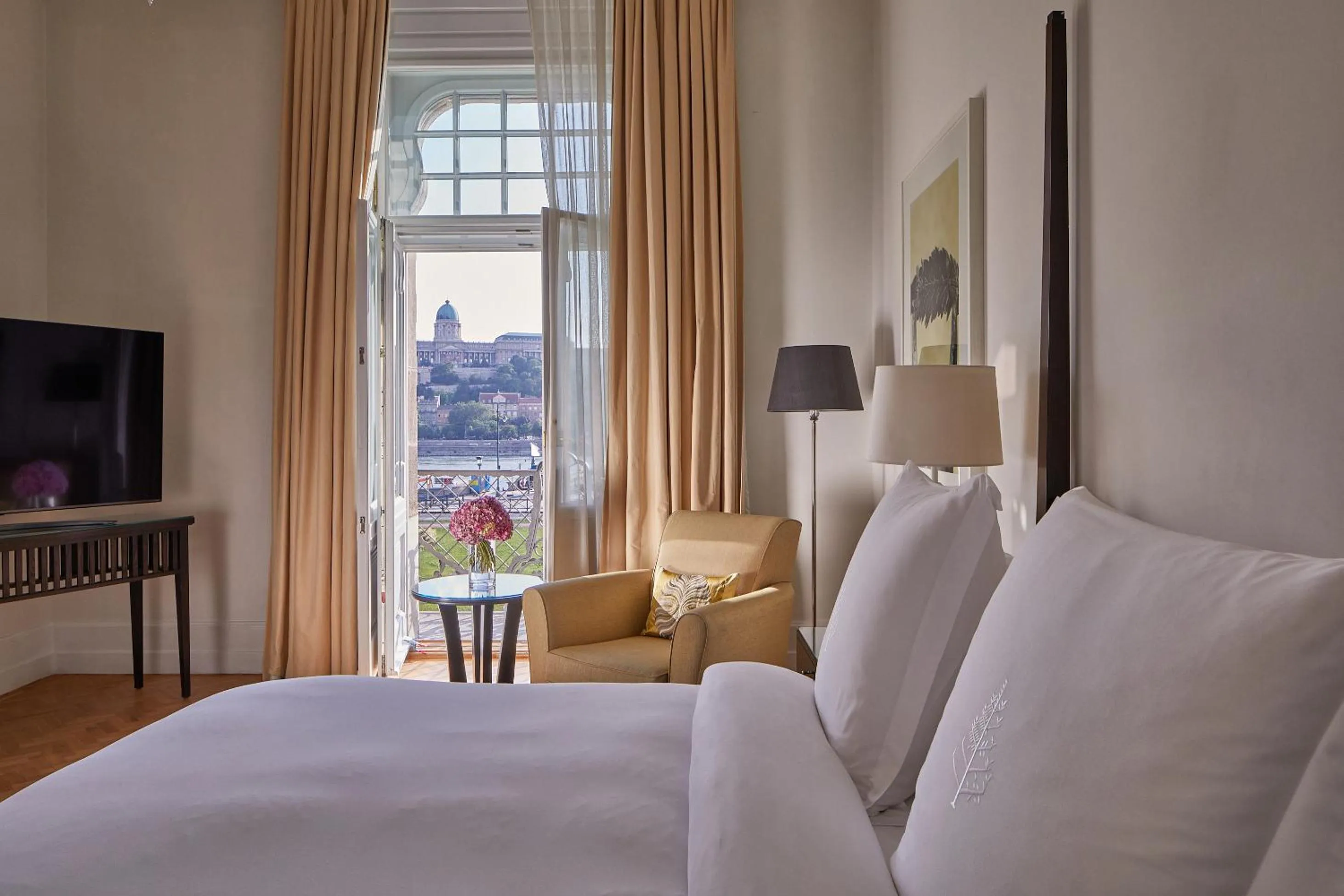 Bed in Four Seasons Hotel Gresham Palace Budapest