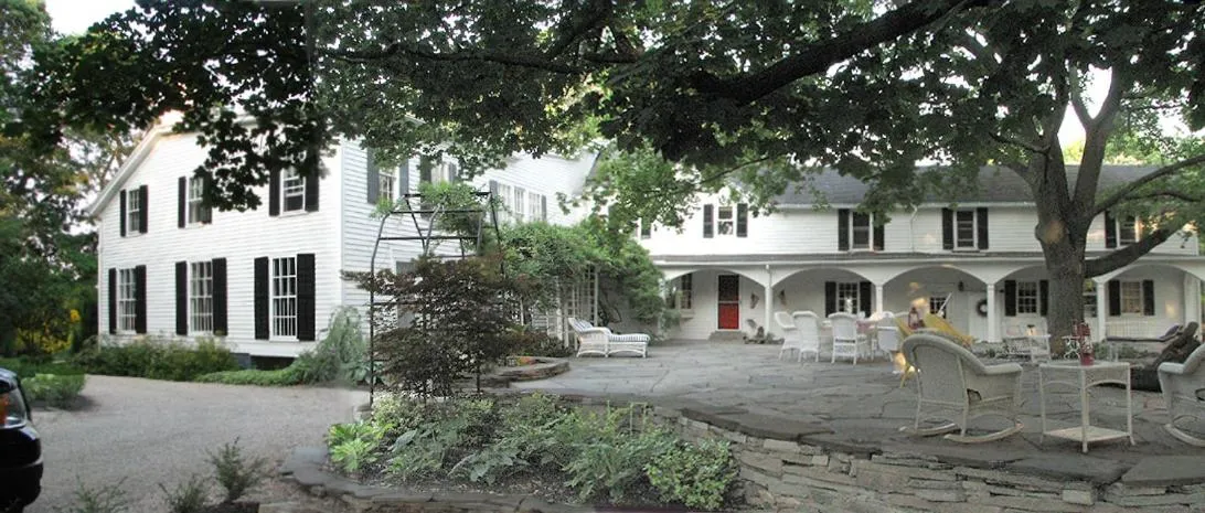 Niagara Mansion Carriage Suite
