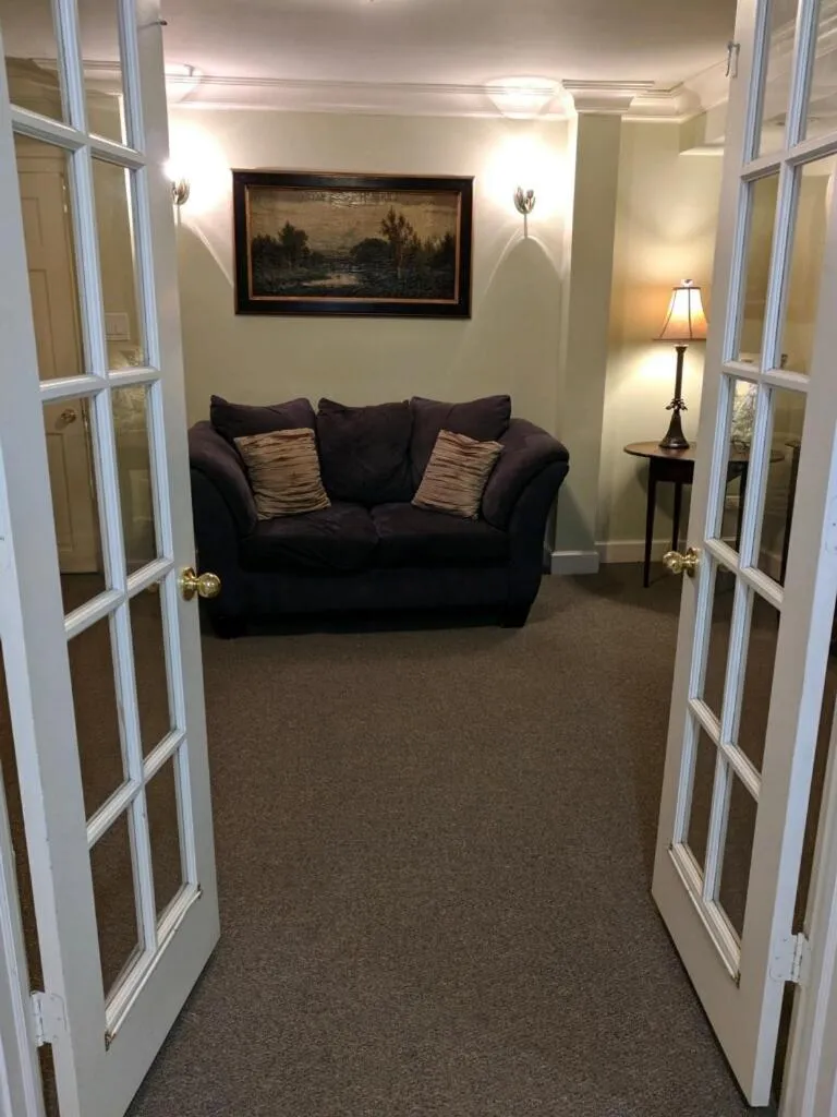 Niagara Mansion Carriage Suite