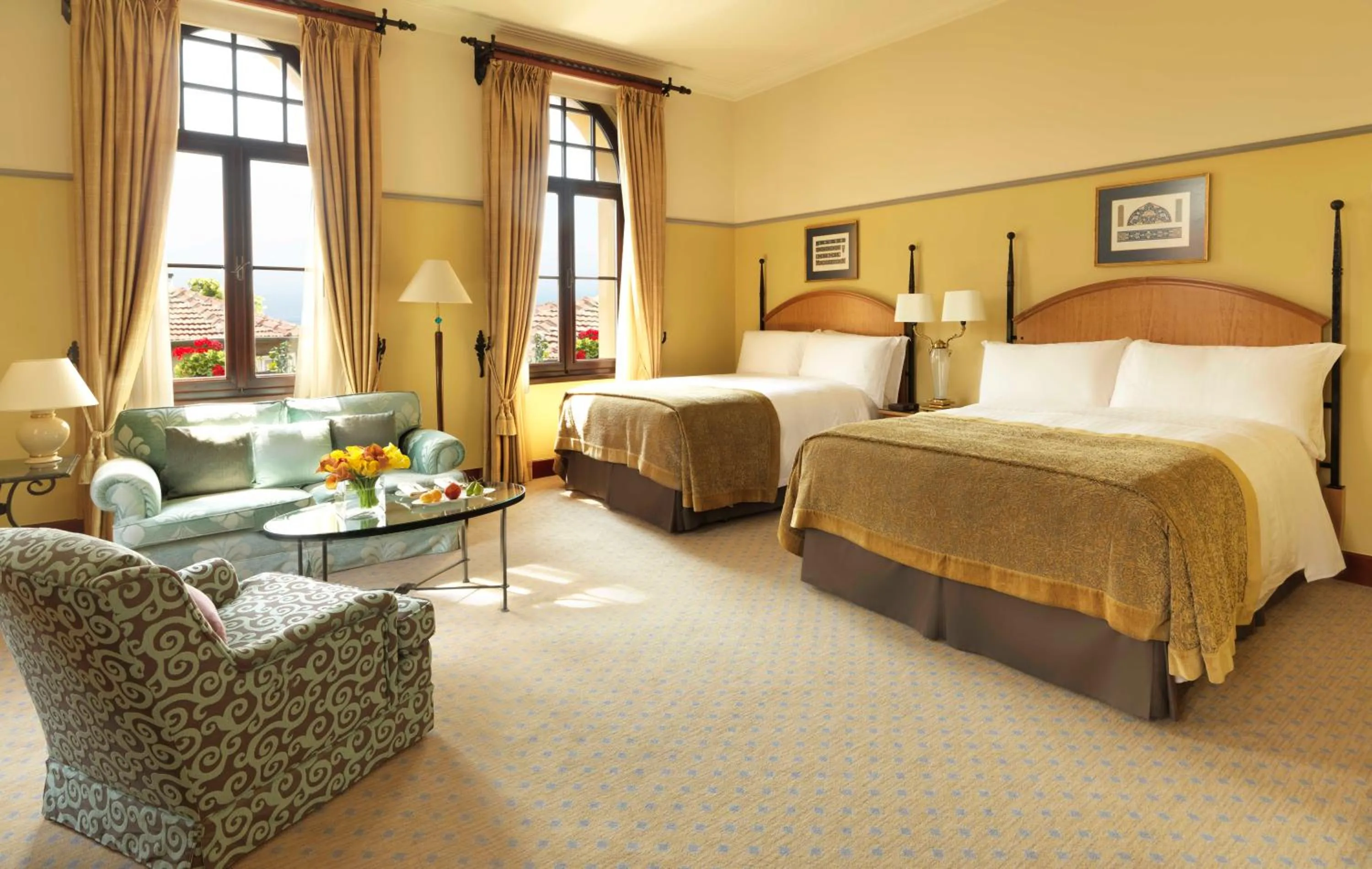 Photo of the whole room, Bed in Four Seasons Hotel Istanbul at Sultanahmet