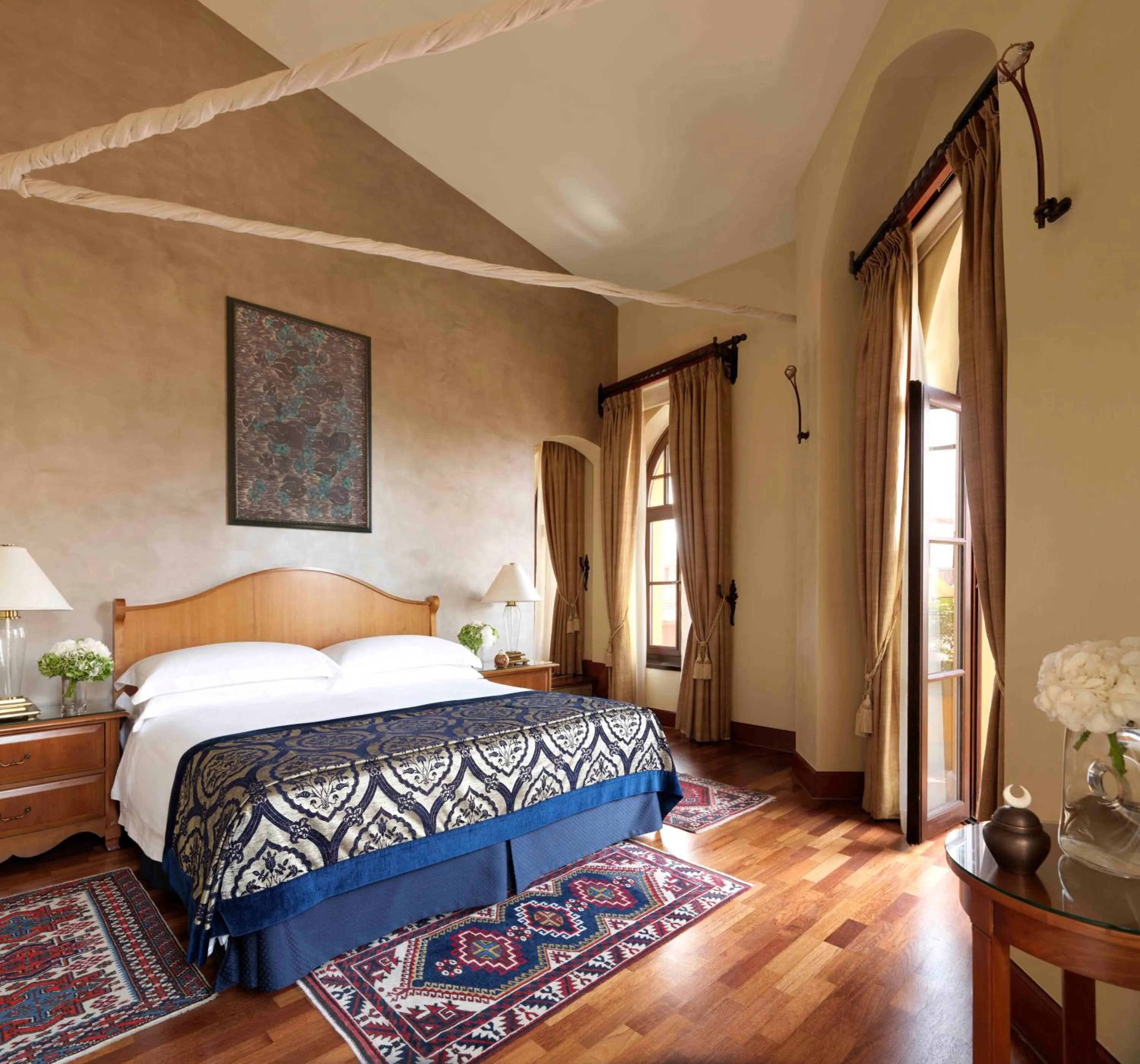 Photo of the whole room, Bed in Four Seasons Hotel Istanbul at Sultanahmet