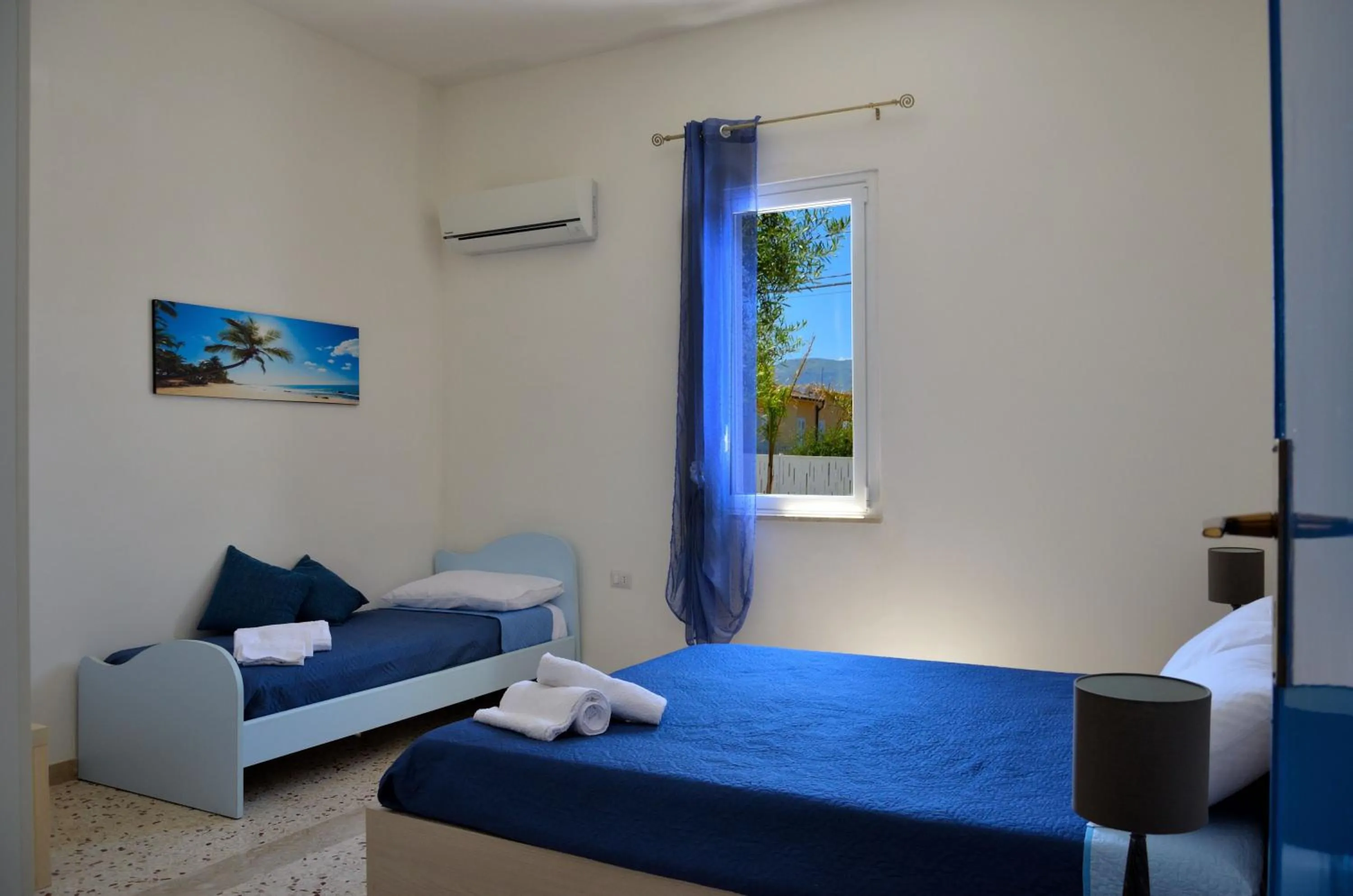 Bed in Villa con piscina Alcamo Marina