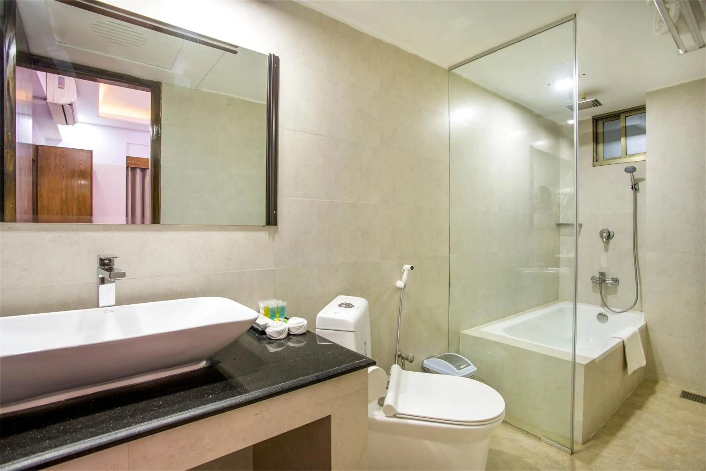 Bathroom in White Palace Hotel