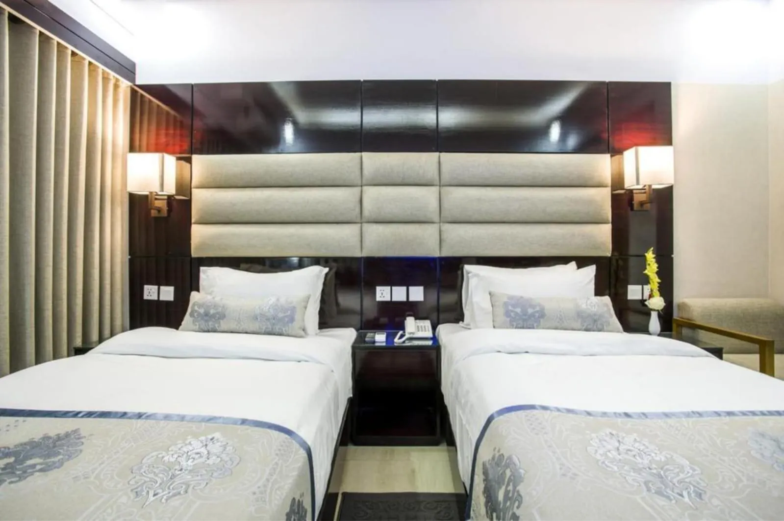 Bedroom, Bed in White Palace Hotel