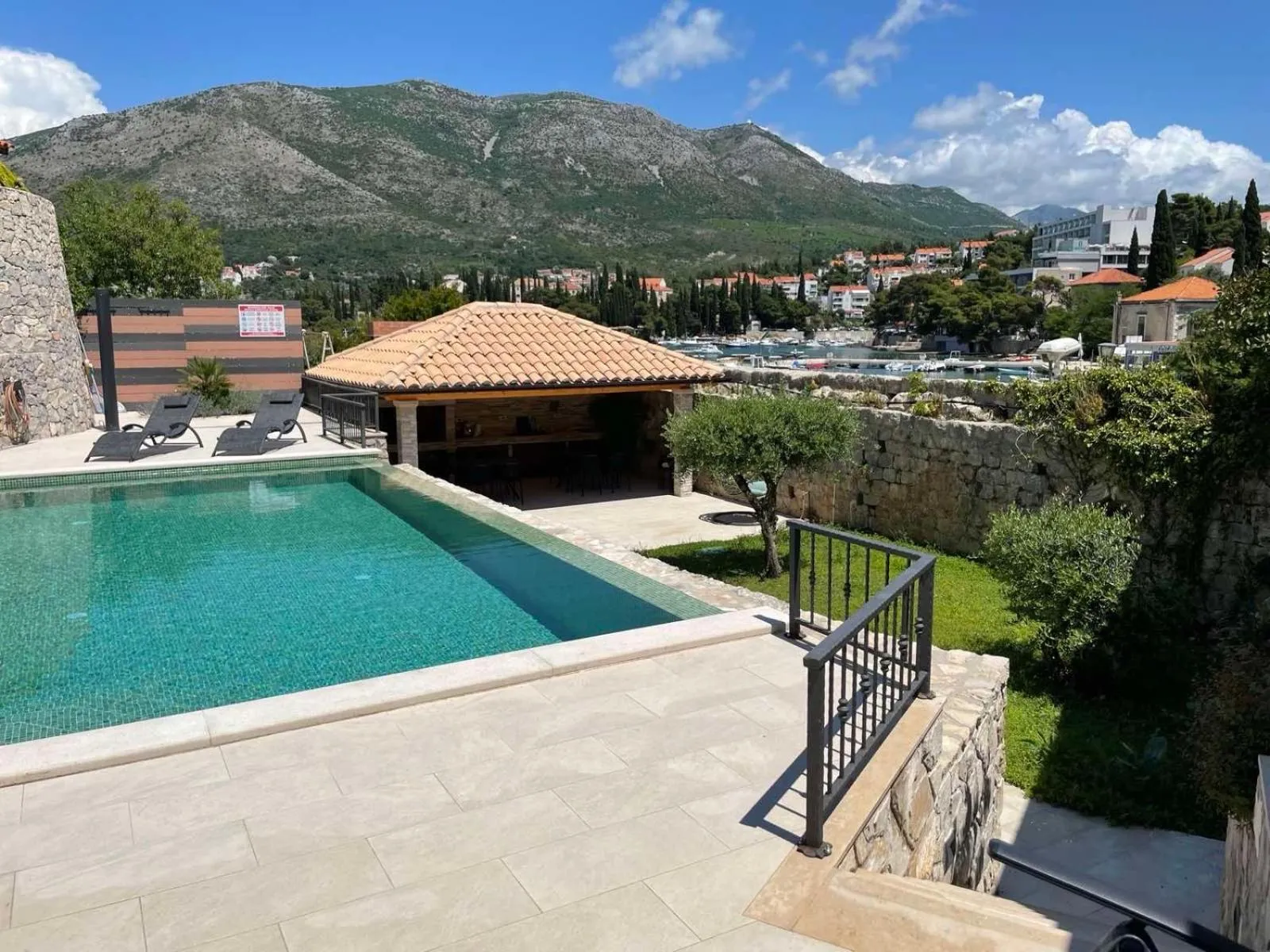 Pool view in Apartments Kralj Ana