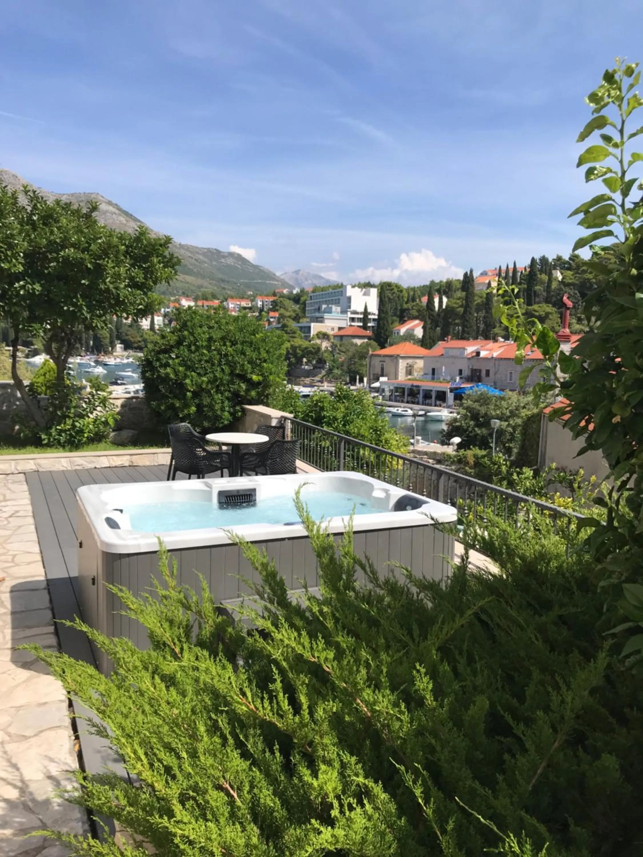 Hot Tub in Apartments Kralj Ana
