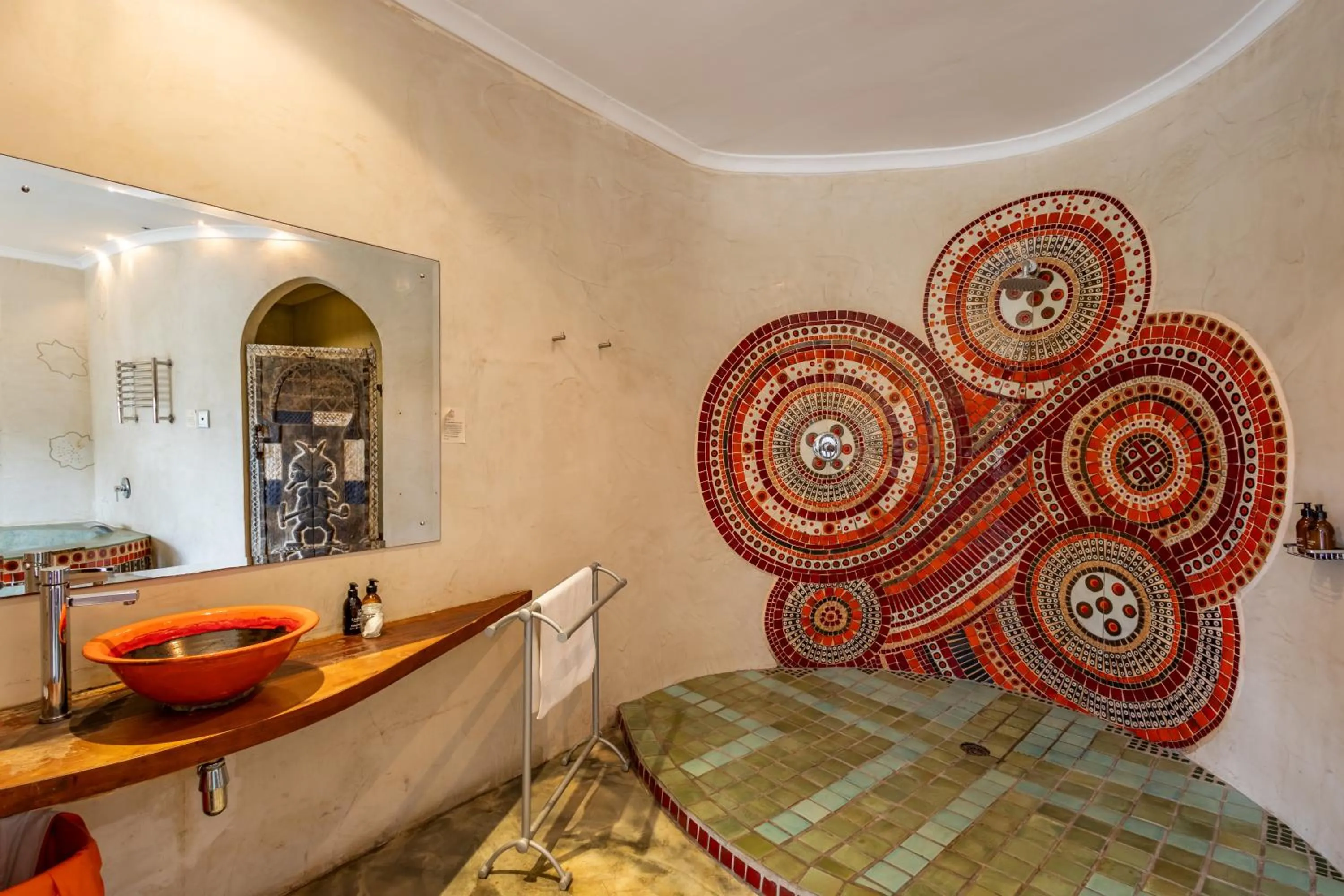 Shower in Singa Lodge - Lion Roars Hotels & Lodges