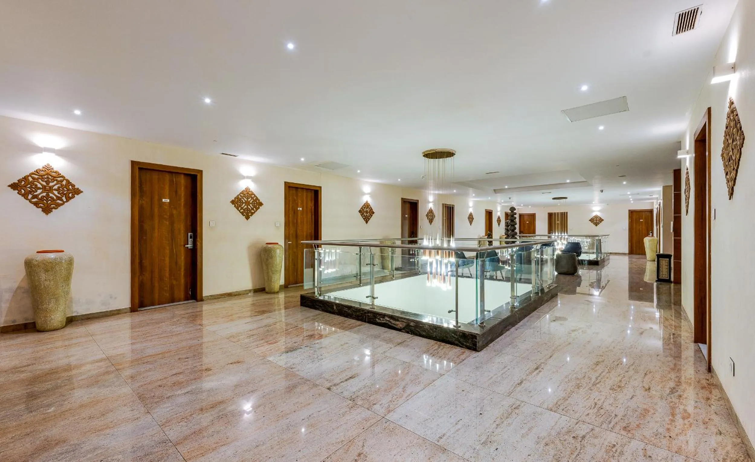 Lobby or reception in Hotel Sapphire Premium Hotel & Suite