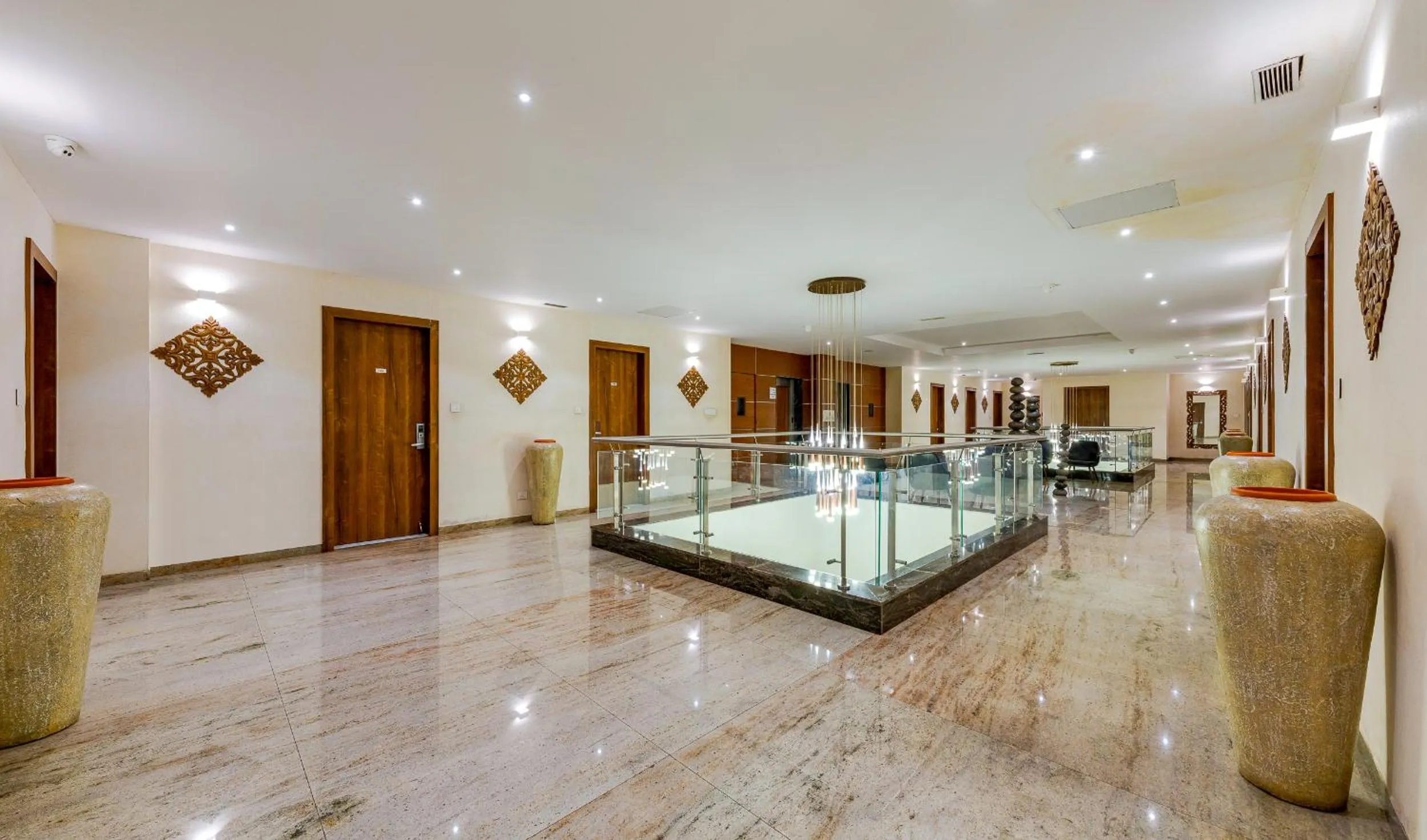 Lobby or reception in Hotel Sapphire Premium Hotel & Suite