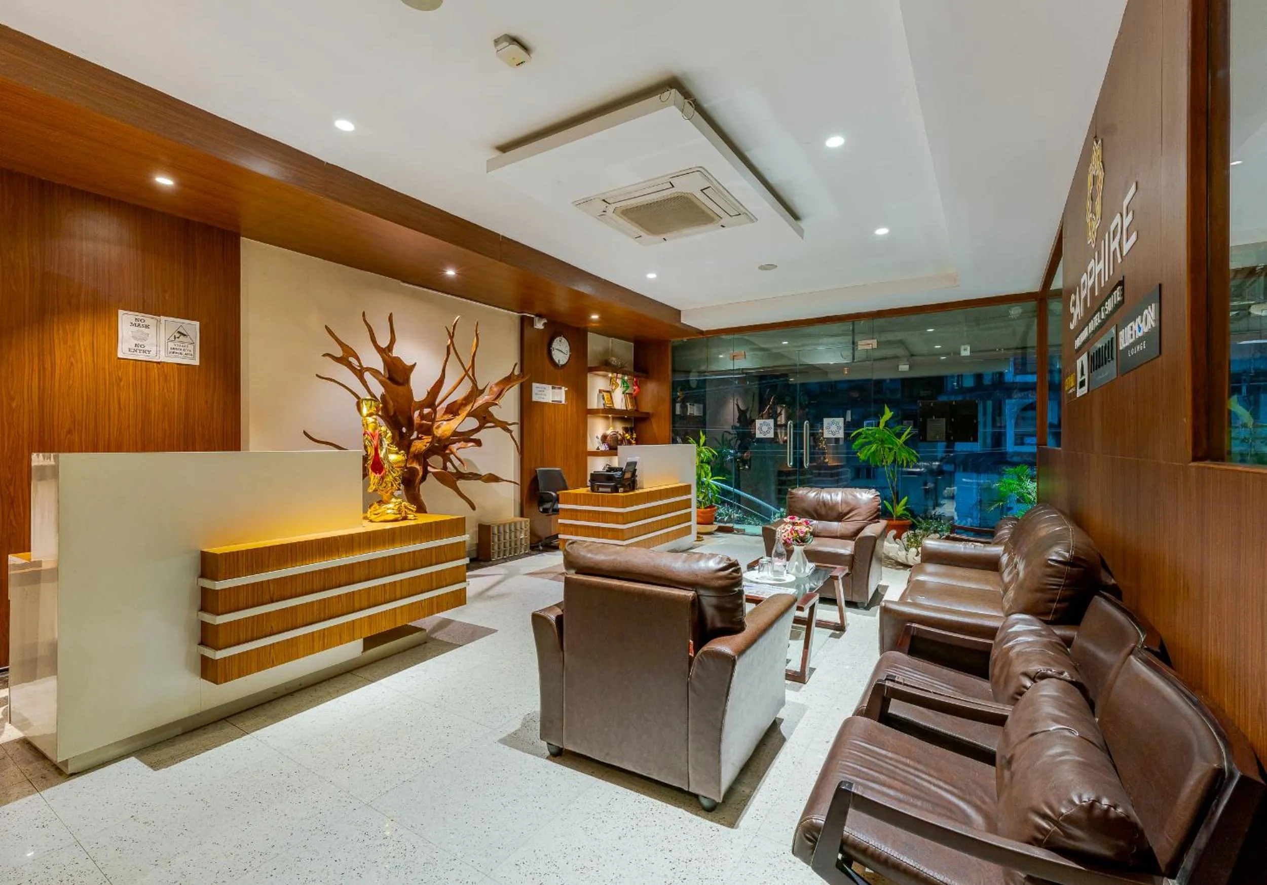 Lobby or reception in Hotel Sapphire Premium Hotel & Suite