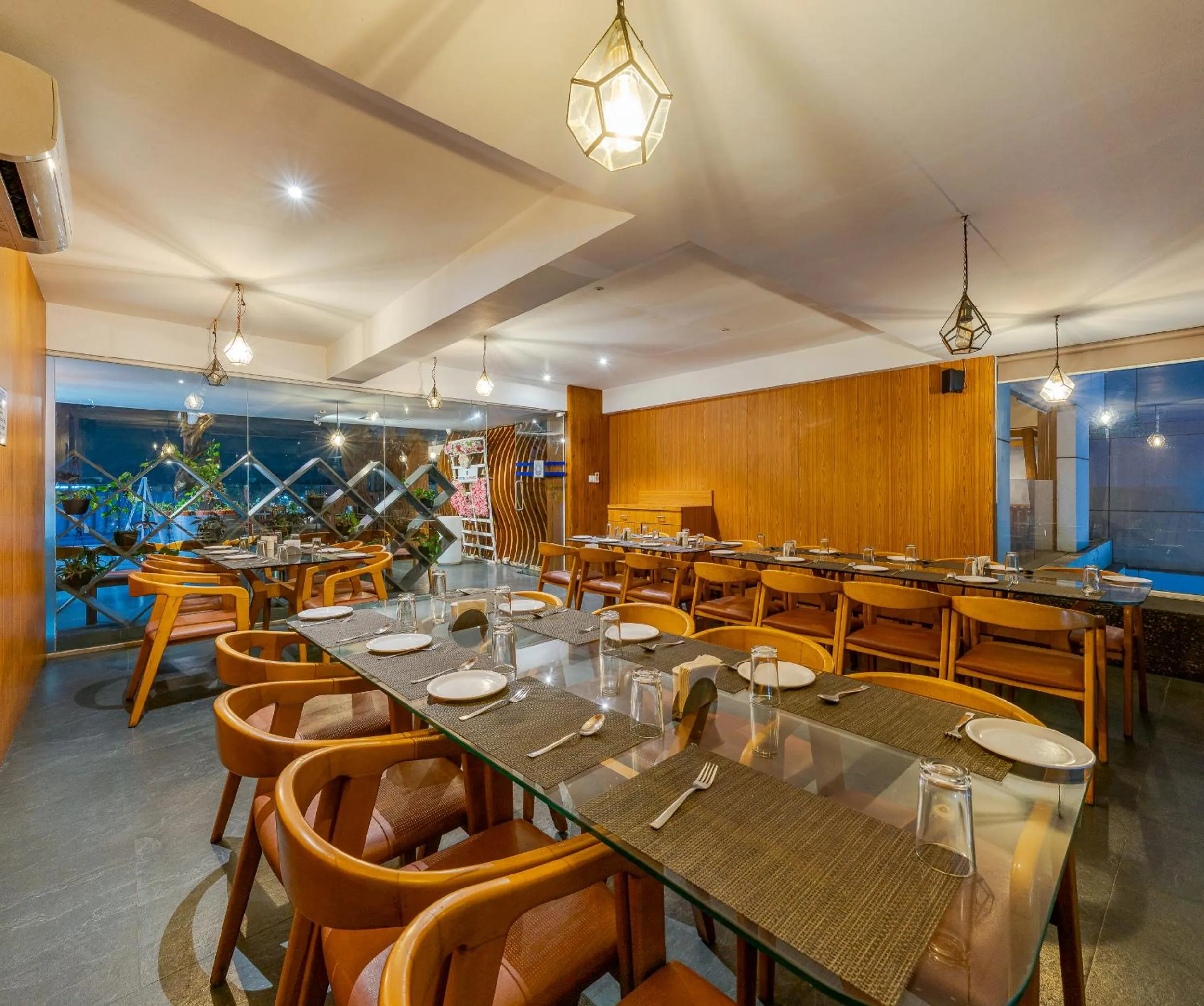 Restaurant/places to eat in Hotel Sapphire Premium Hotel & Suite