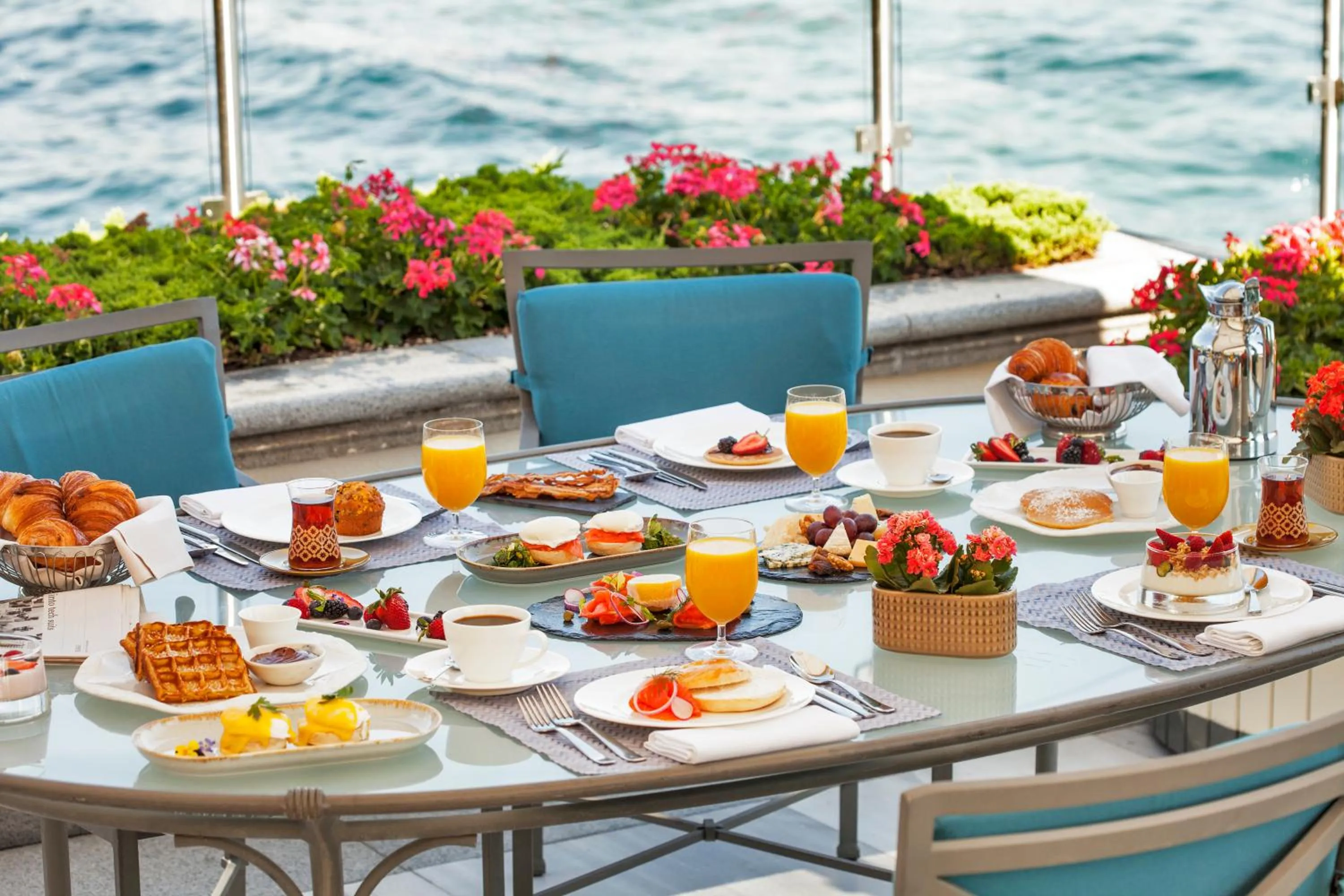 Breakfast in Four Seasons Hotel Istanbul at the Bosphorus