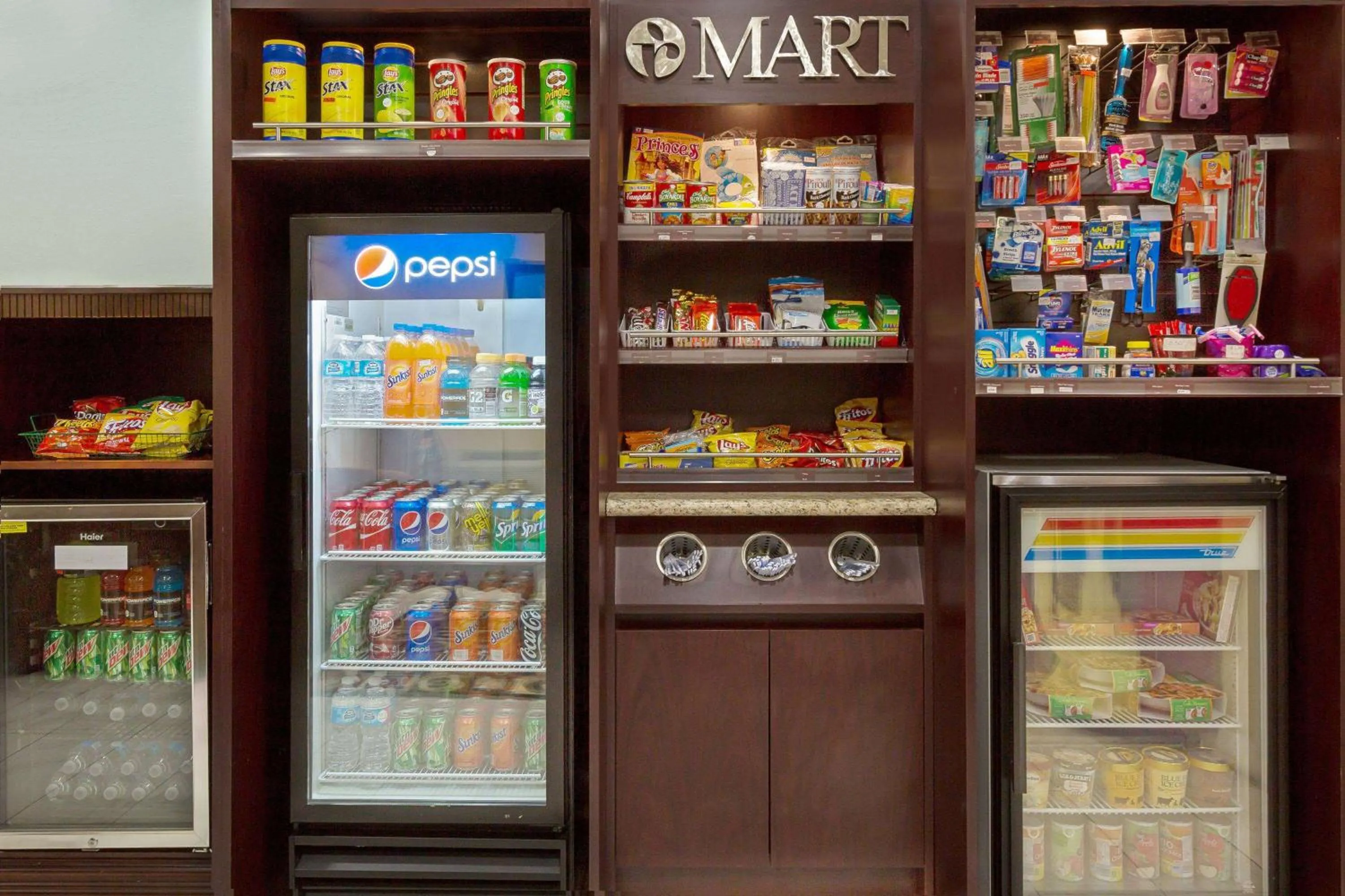 Food and drinks in Ramada by Wyndham Pelham