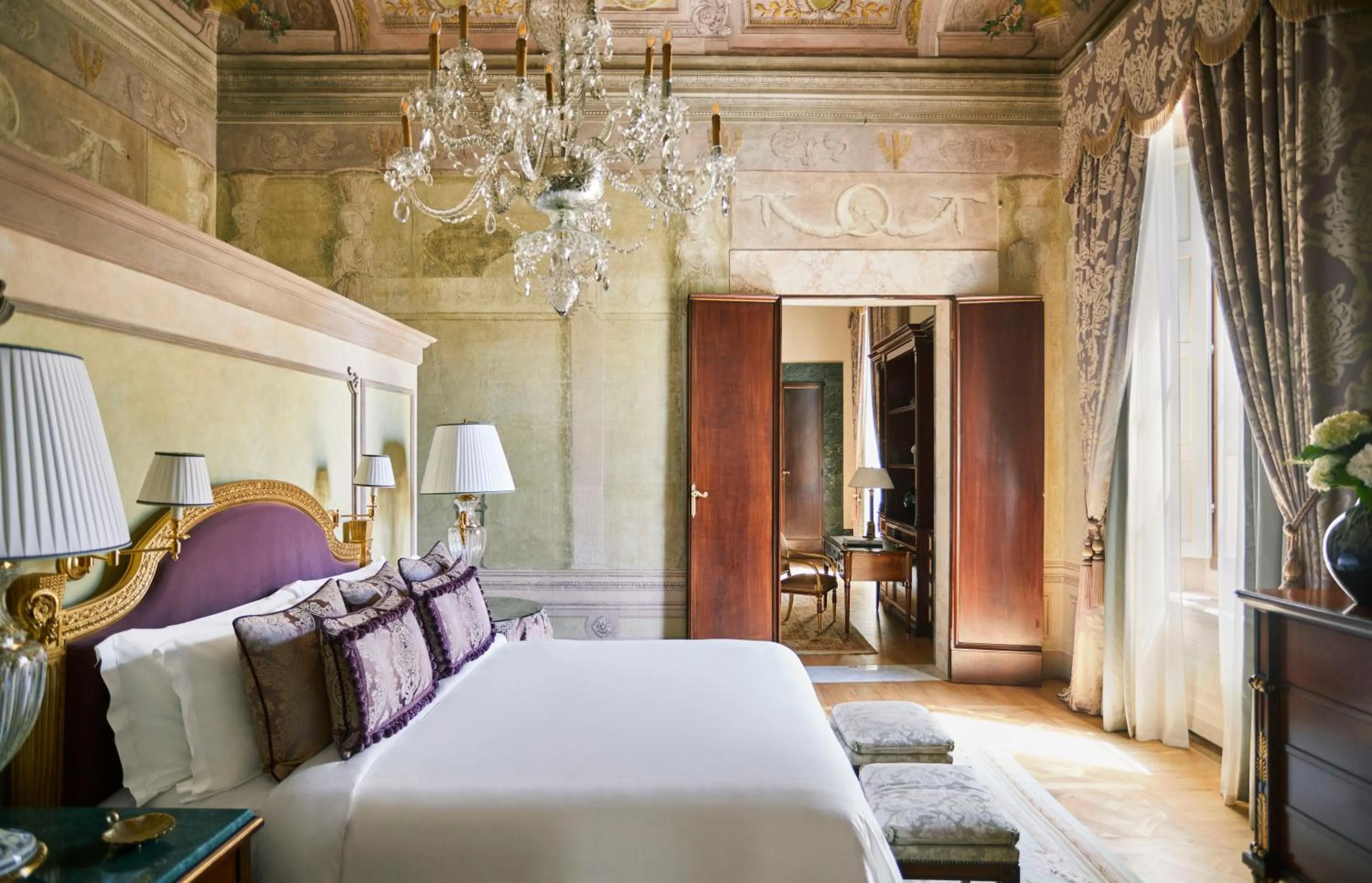 Bed in Four Seasons Hotel Firenze