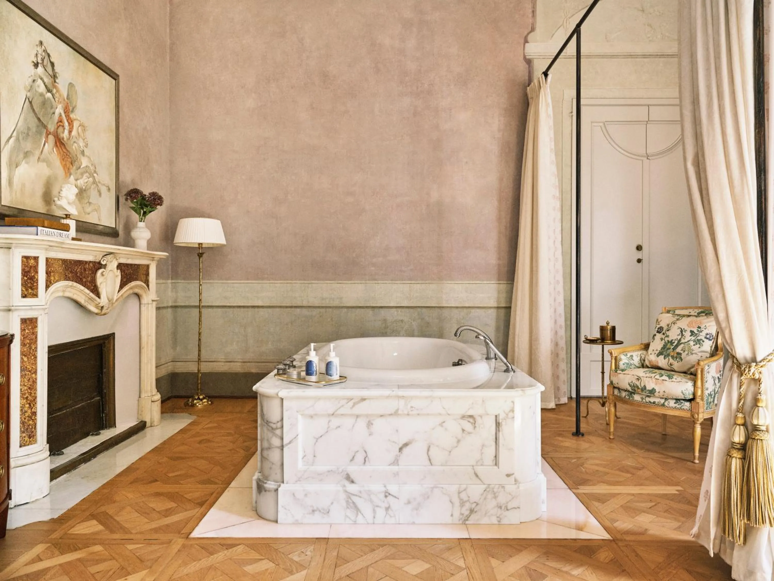 Bath in Four Seasons Hotel Firenze