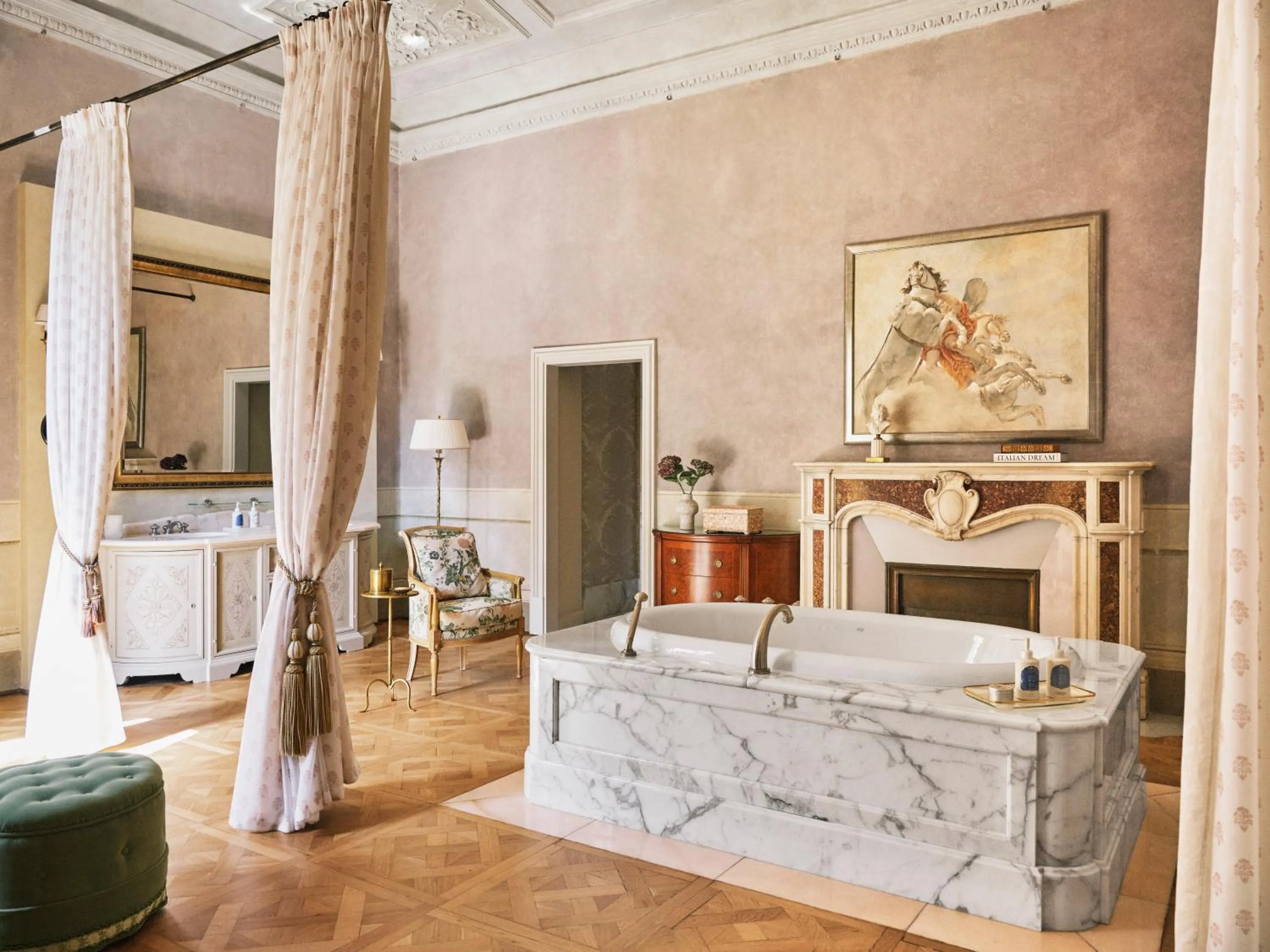 Bath in Four Seasons Hotel Firenze