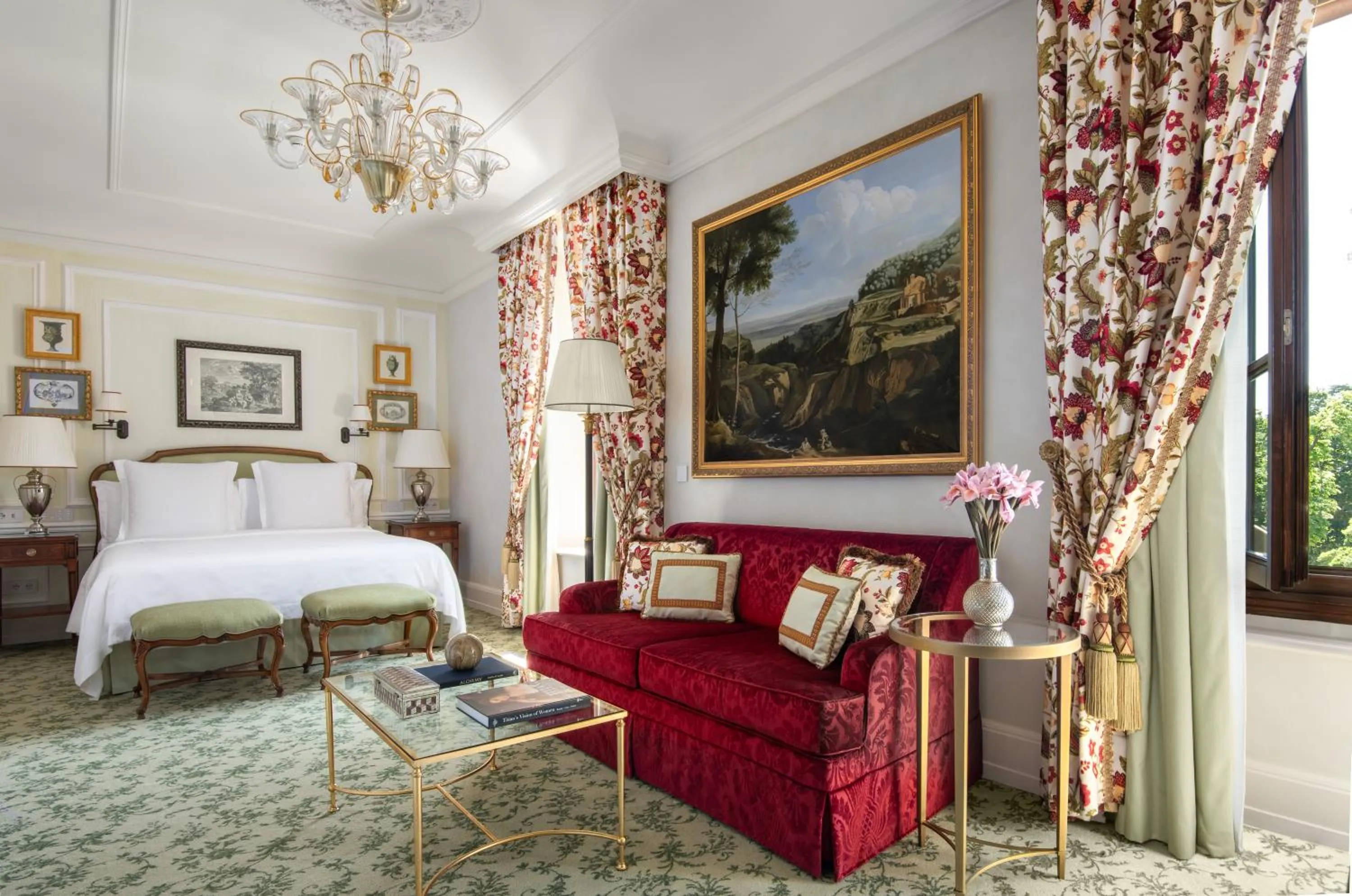 Bed in Four Seasons Hotel Firenze