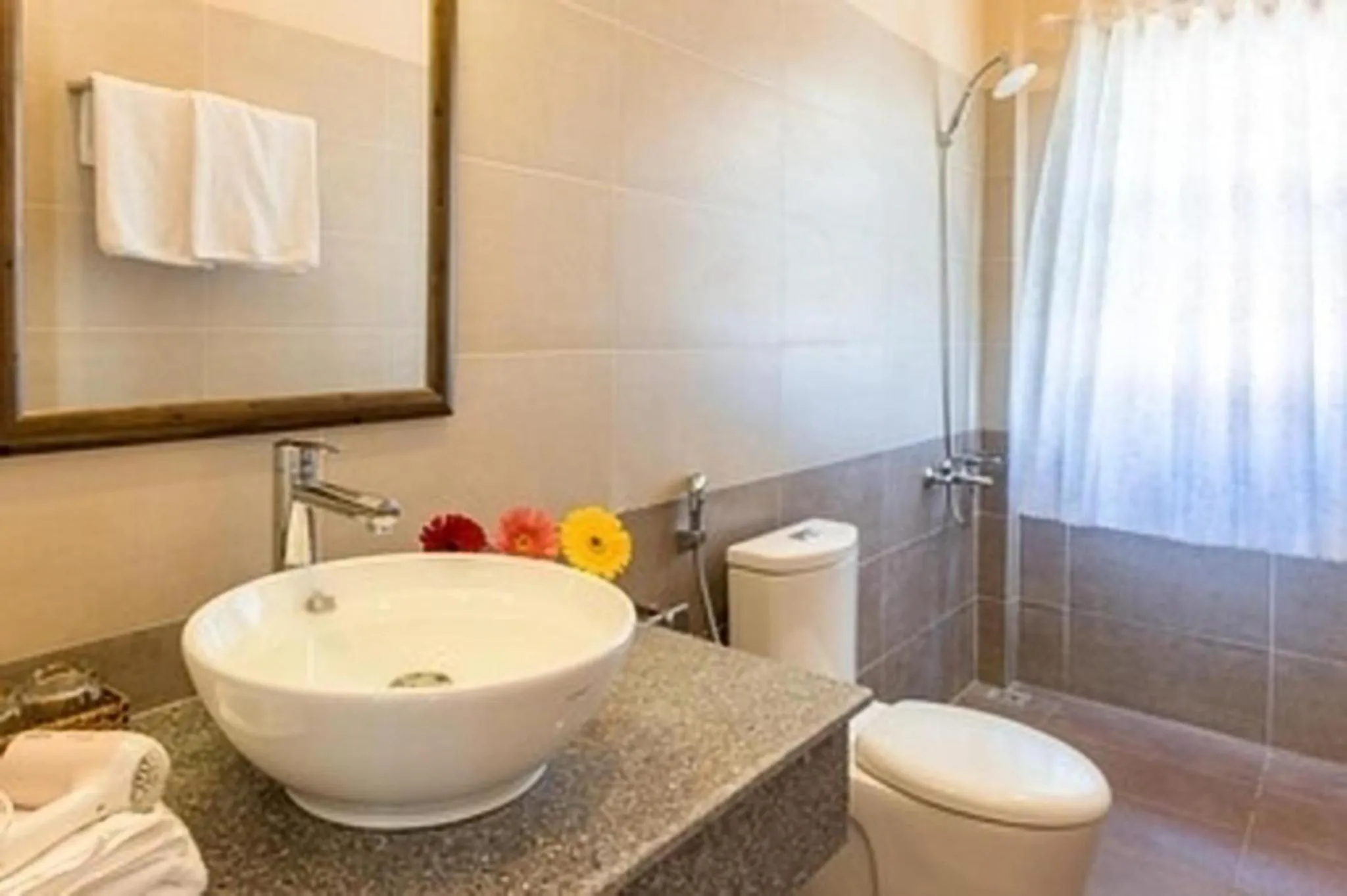 Shower in Phu Quoc Bungalow Yen Thanh