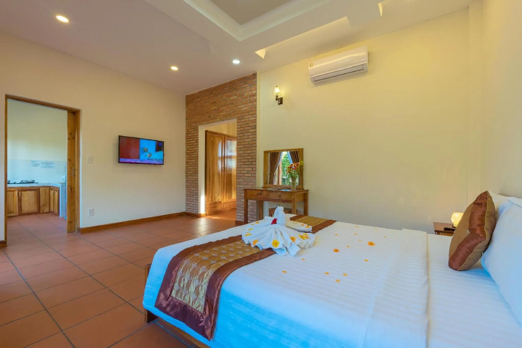 Bed in Phu Quoc Bungalow Yen Thanh