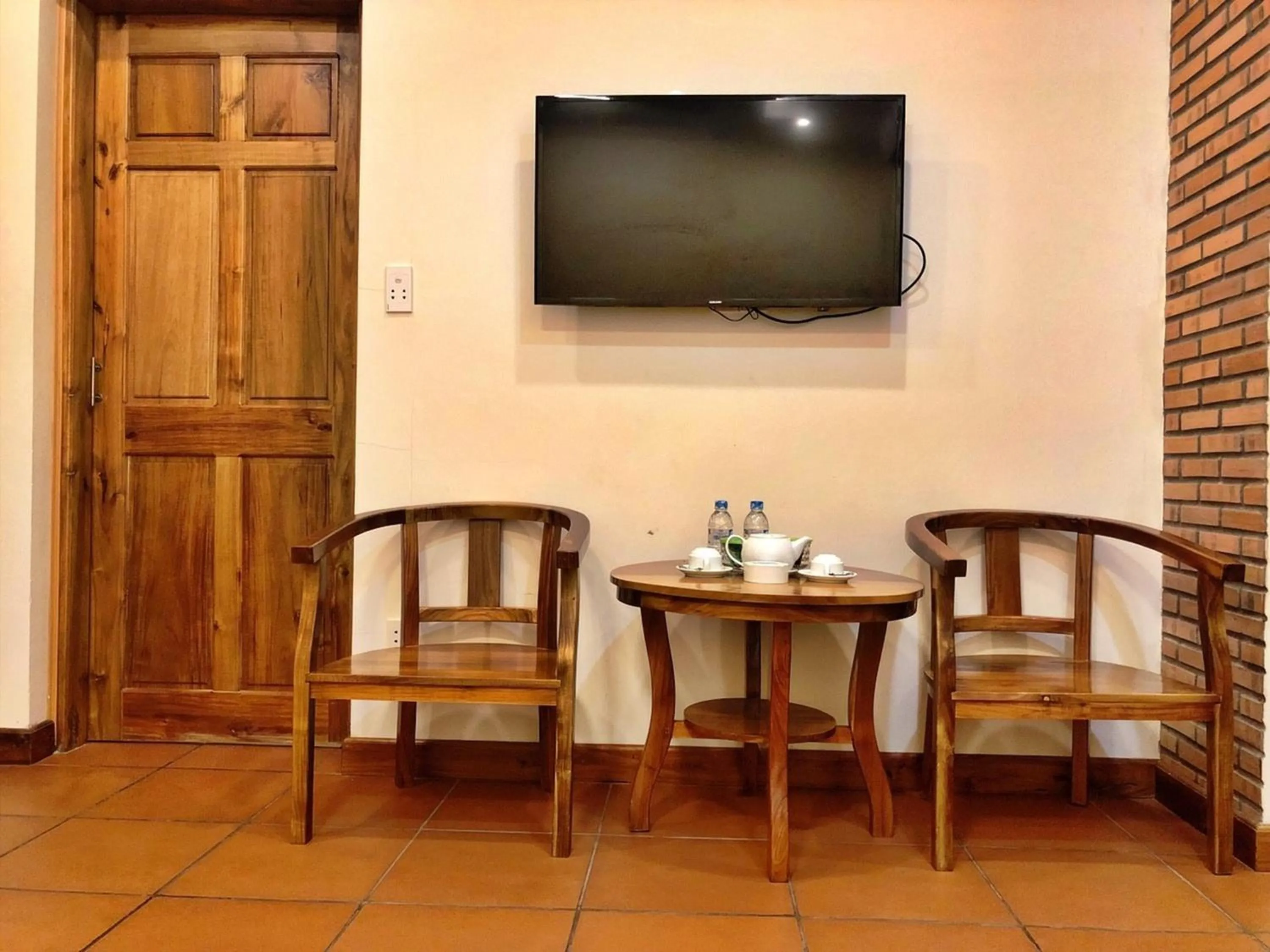 Communal lounge/ TV room in Phu Quoc Bungalow Yen Thanh