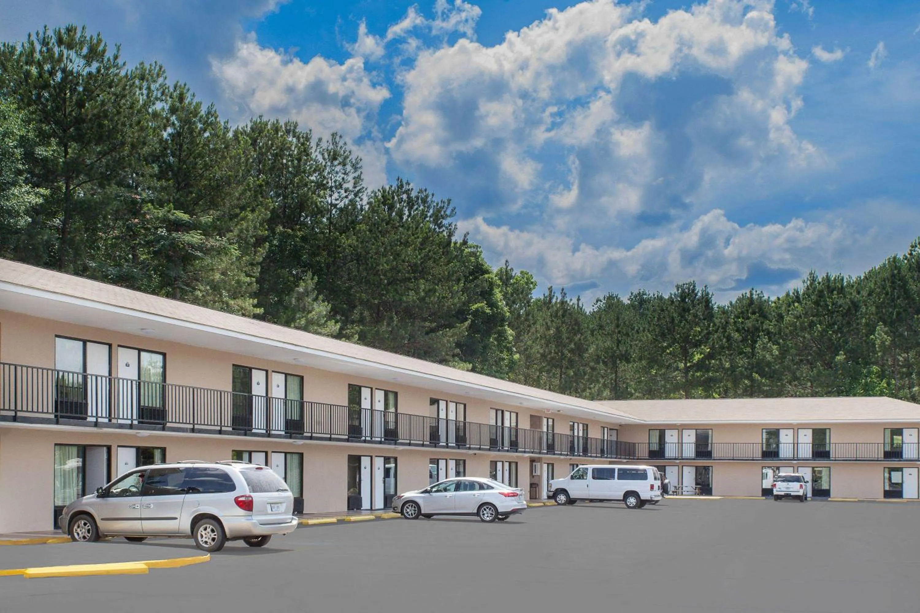 Property building in Days Inn by Wyndham Newton MS I-20