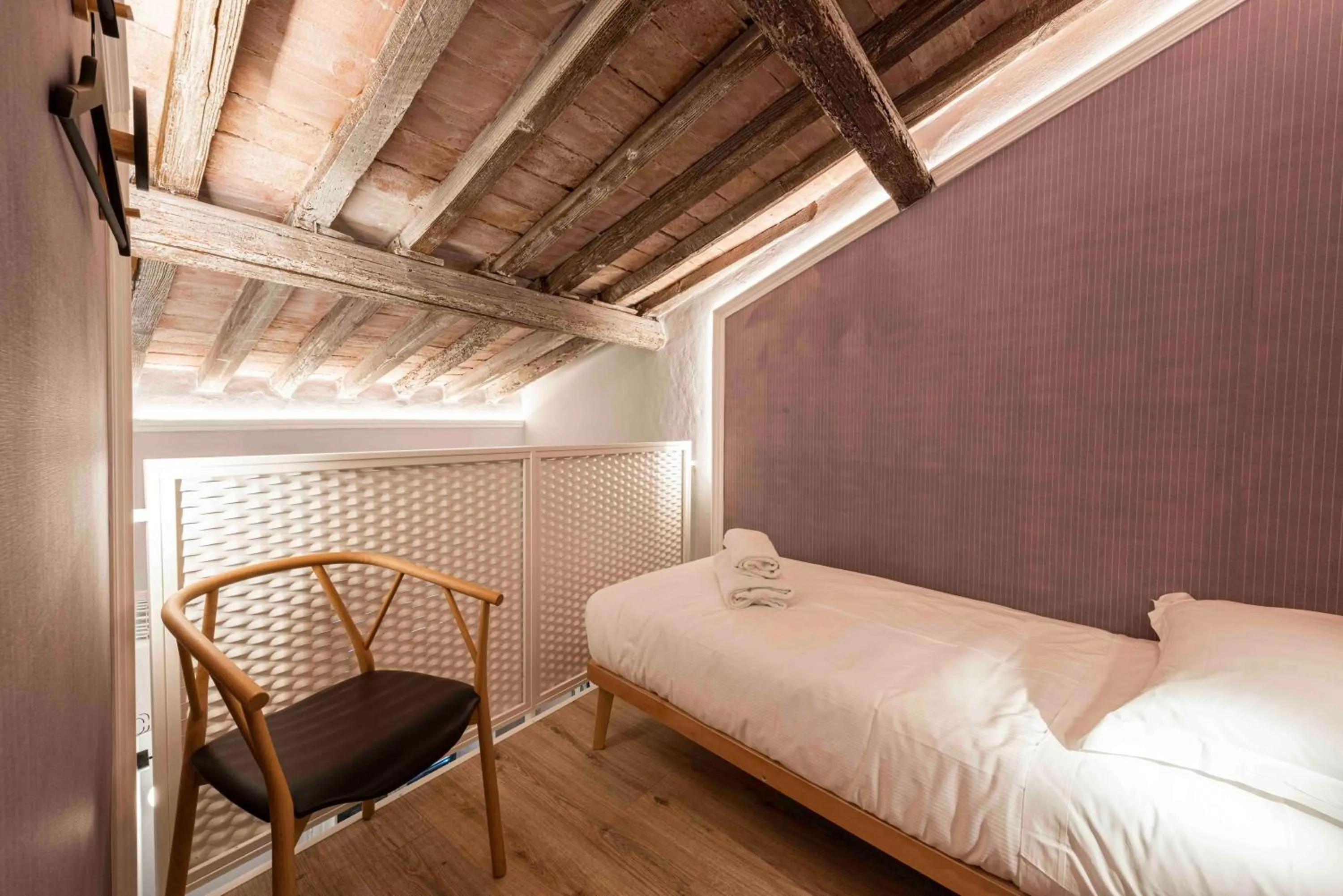 Bedroom, Bed in Giglio di Firenze by Mmega