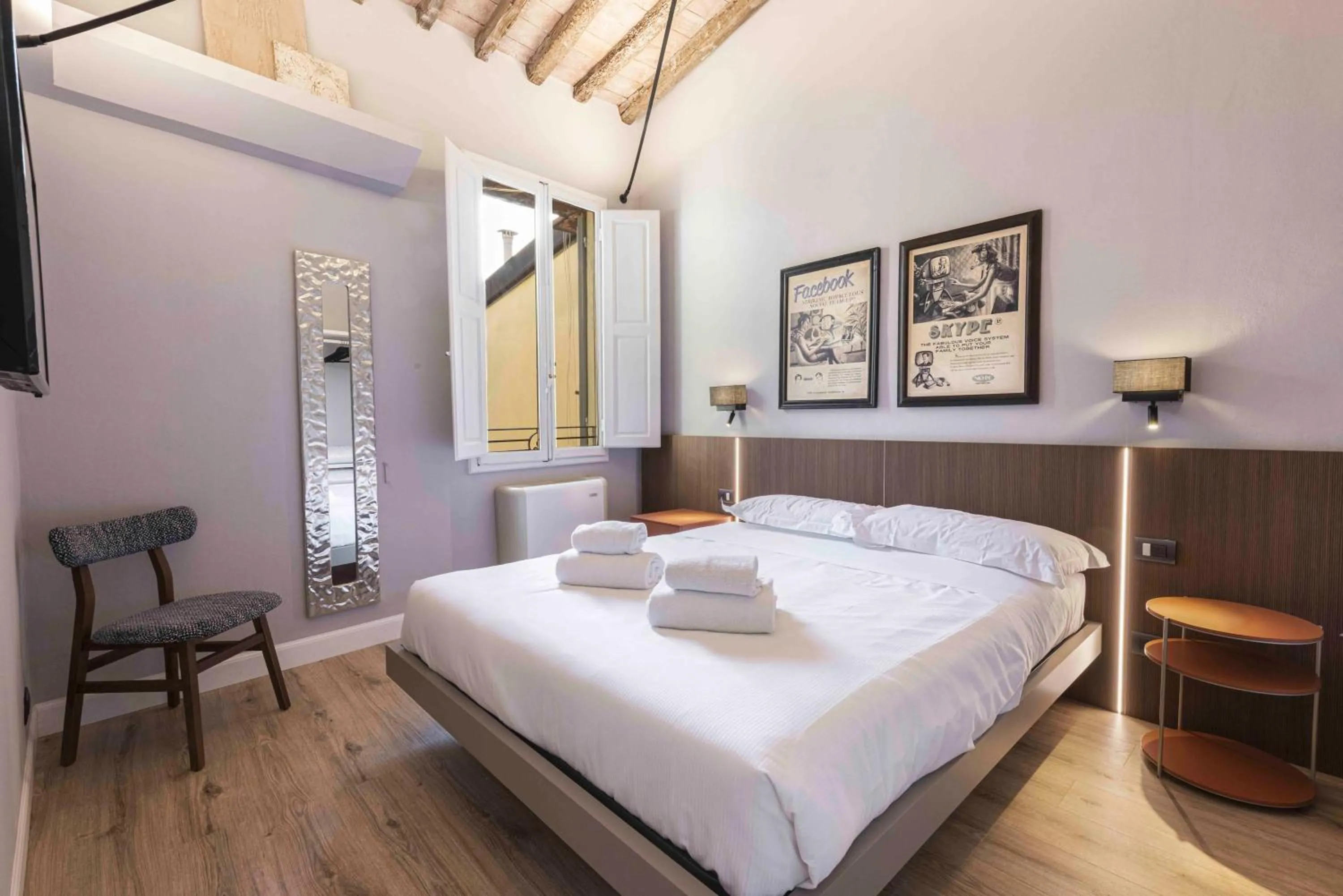 Bedroom, Bed in Giglio di Firenze by Mmega