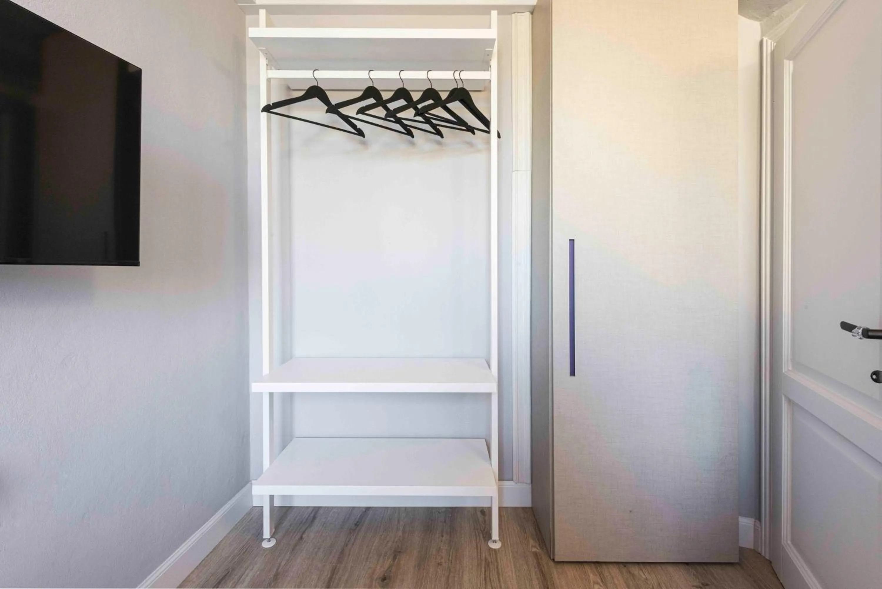 wardrobe in Giglio di Firenze by Mmega