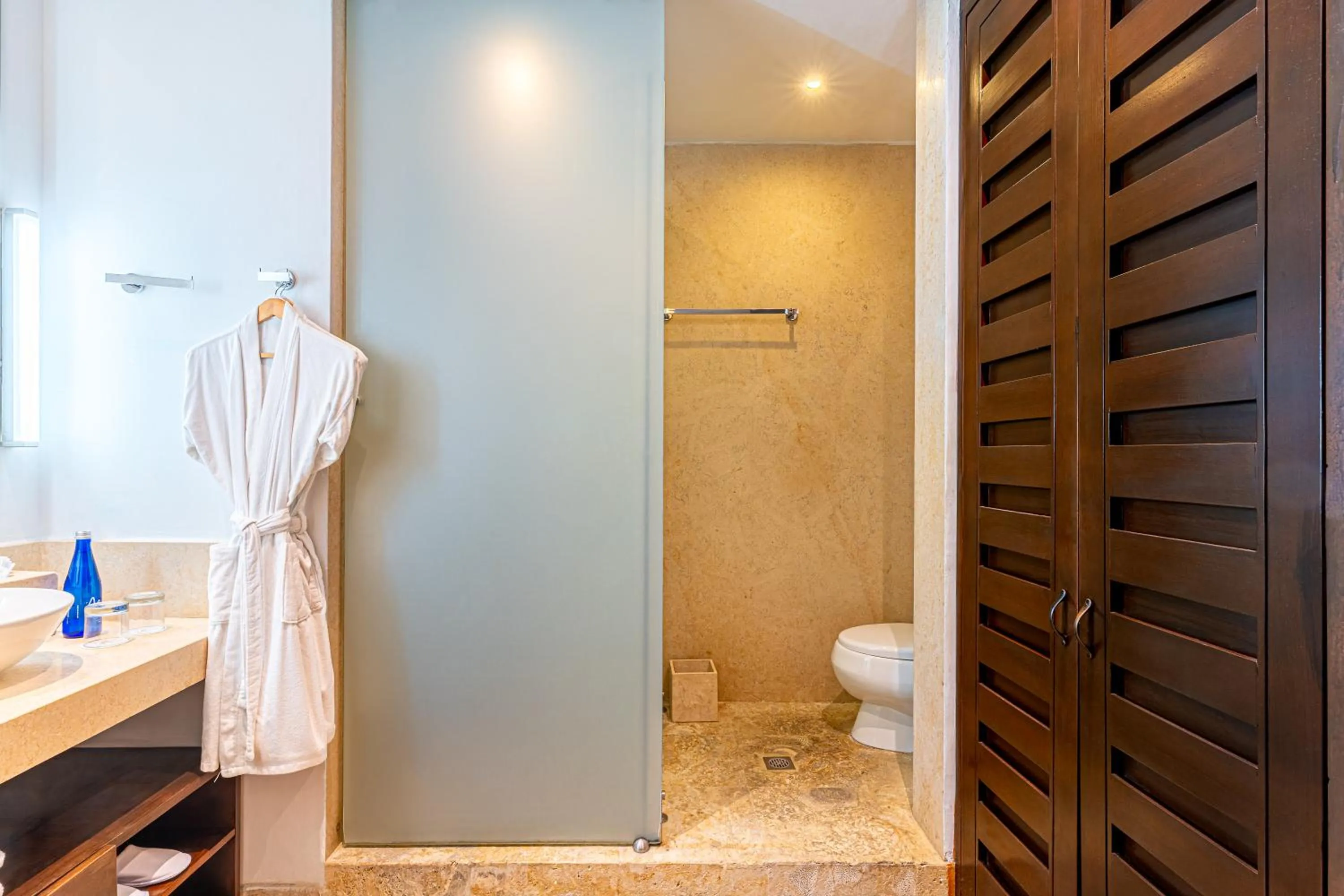 Shower in Hotel Boutique Santo Toribio