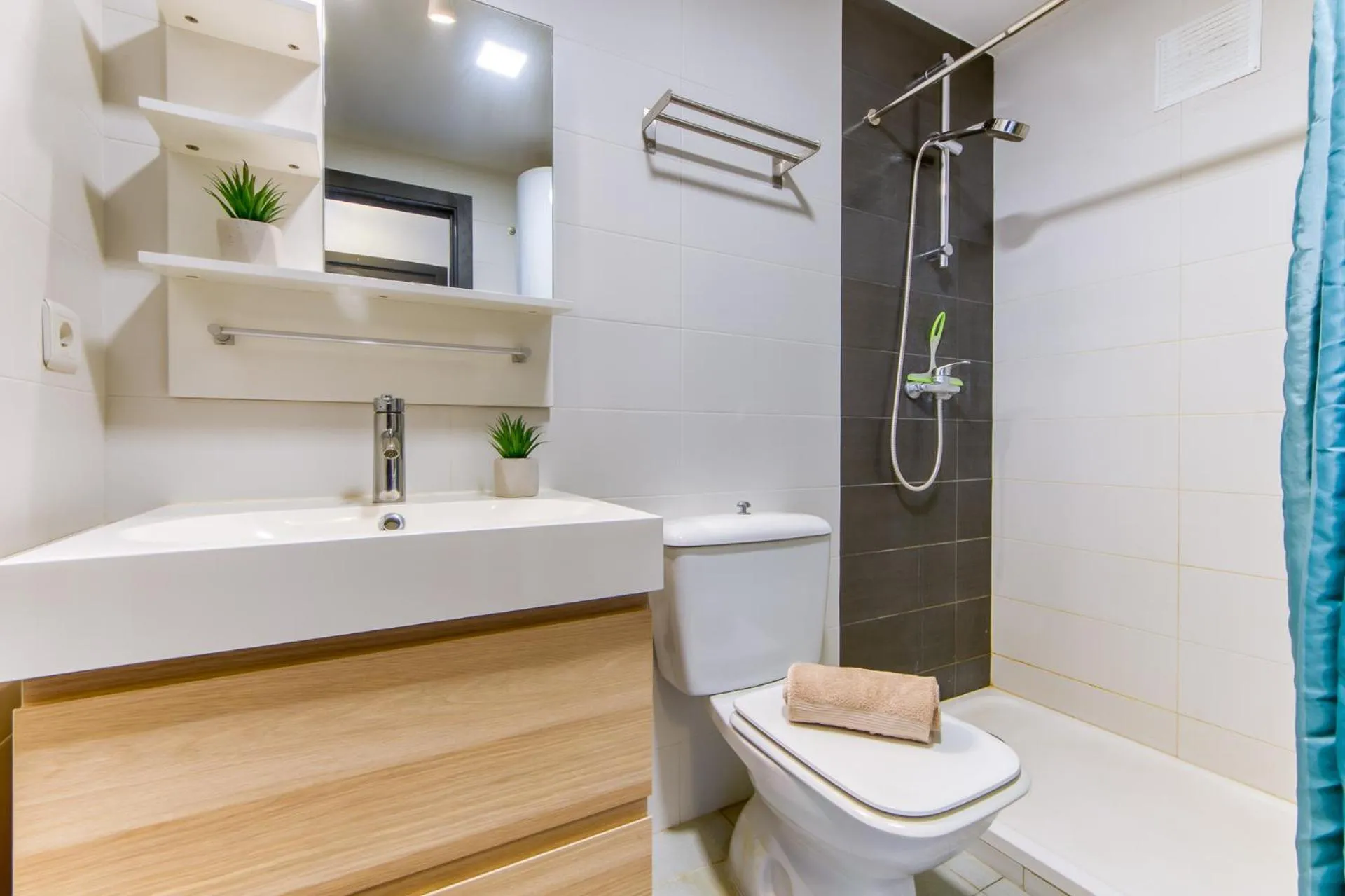Shower in Roc Mar 7 2 B Roses - Immo Barneda