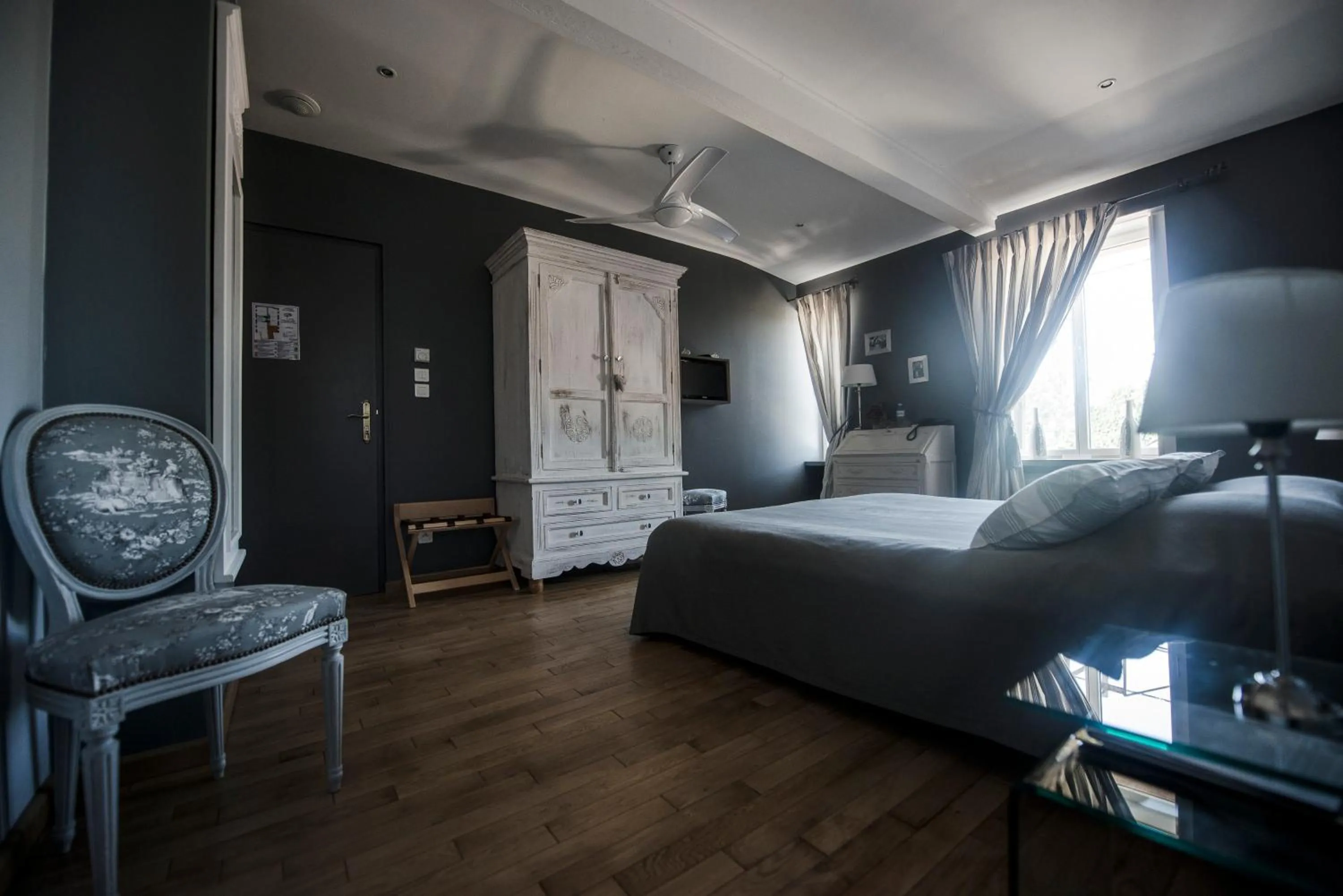 Photo of the whole room, Bed in Domaine de Larchey