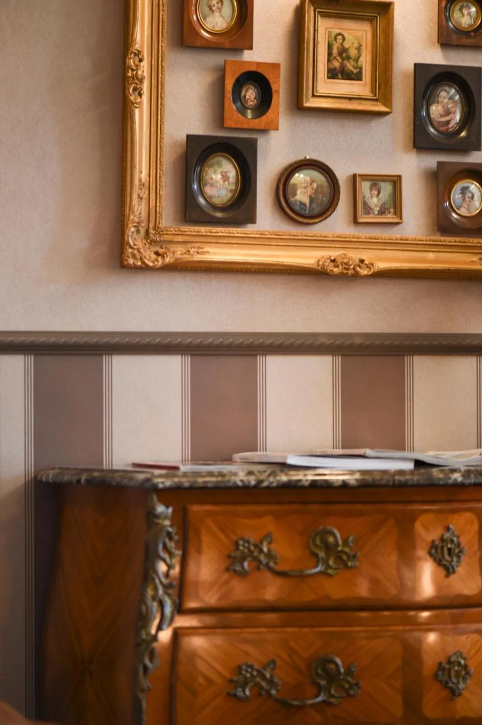 Decorative detail in Domaine de Larchey