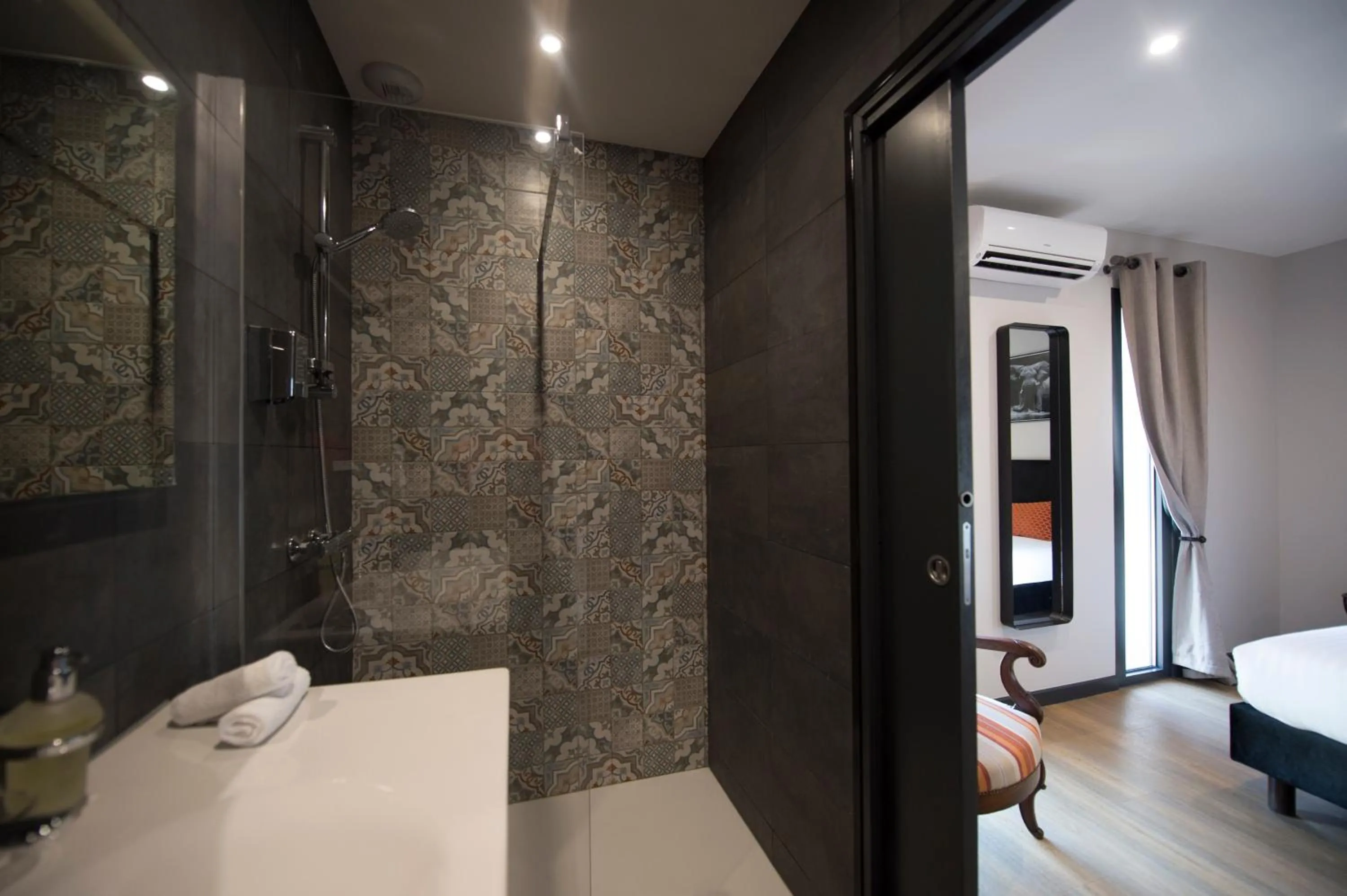 Bathroom, Bed in Domaine de Larchey