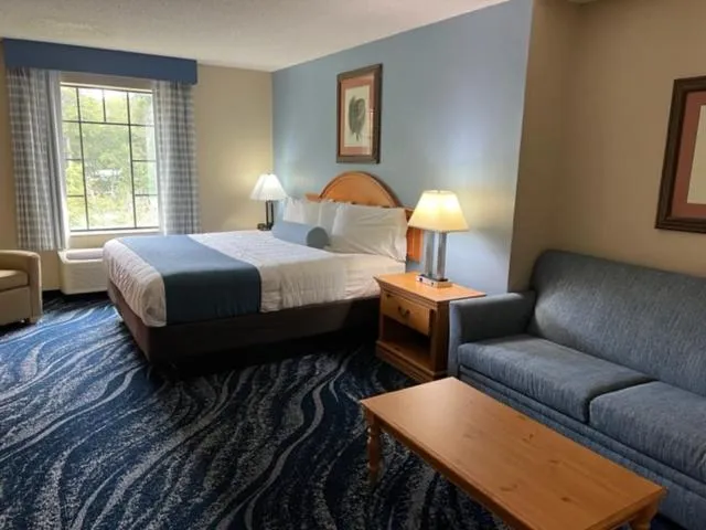 Bed in The Lodge on Lake Oconee