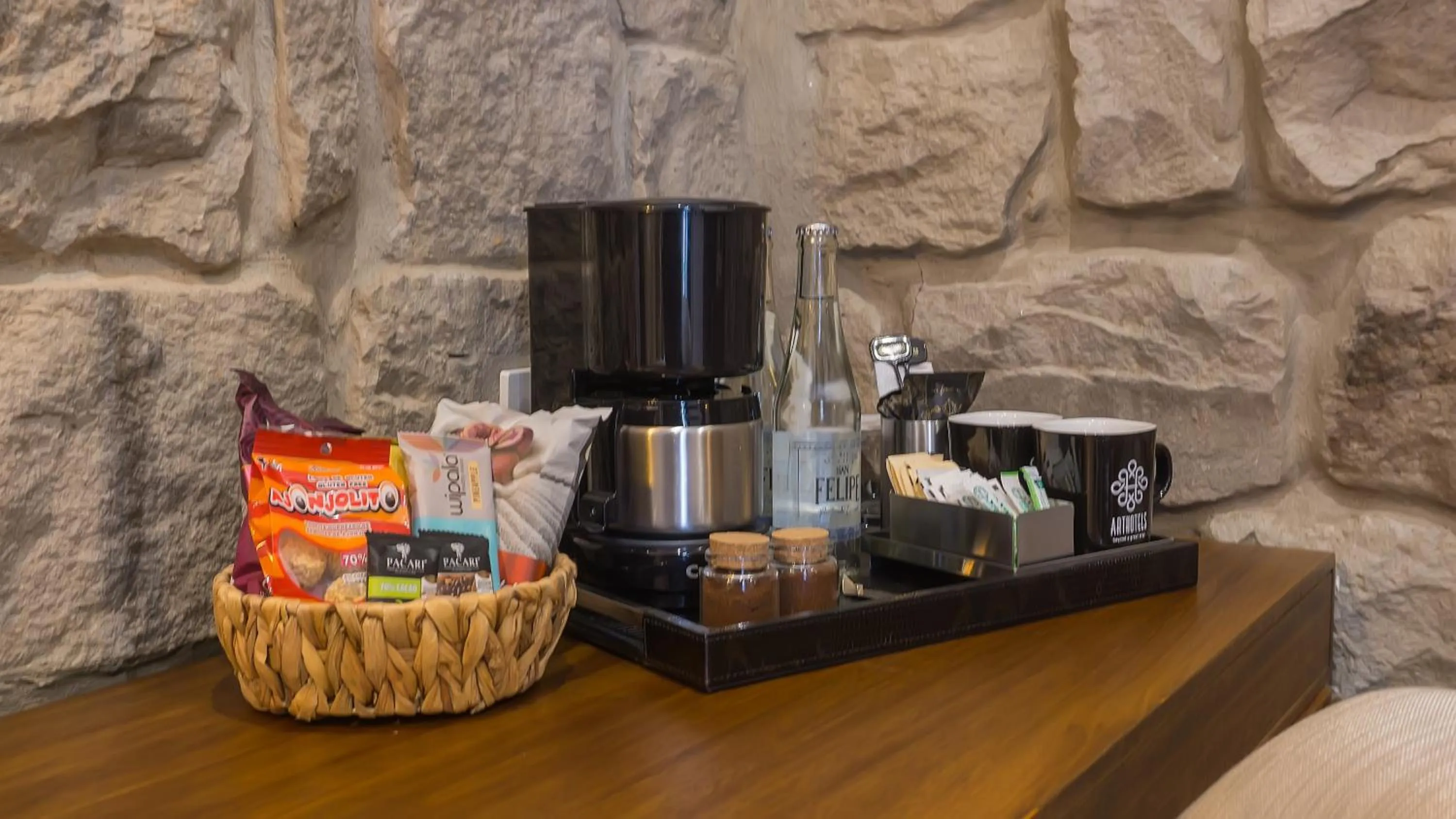 Coffee/tea facilities in Hotel Otavalo by Art Hotels