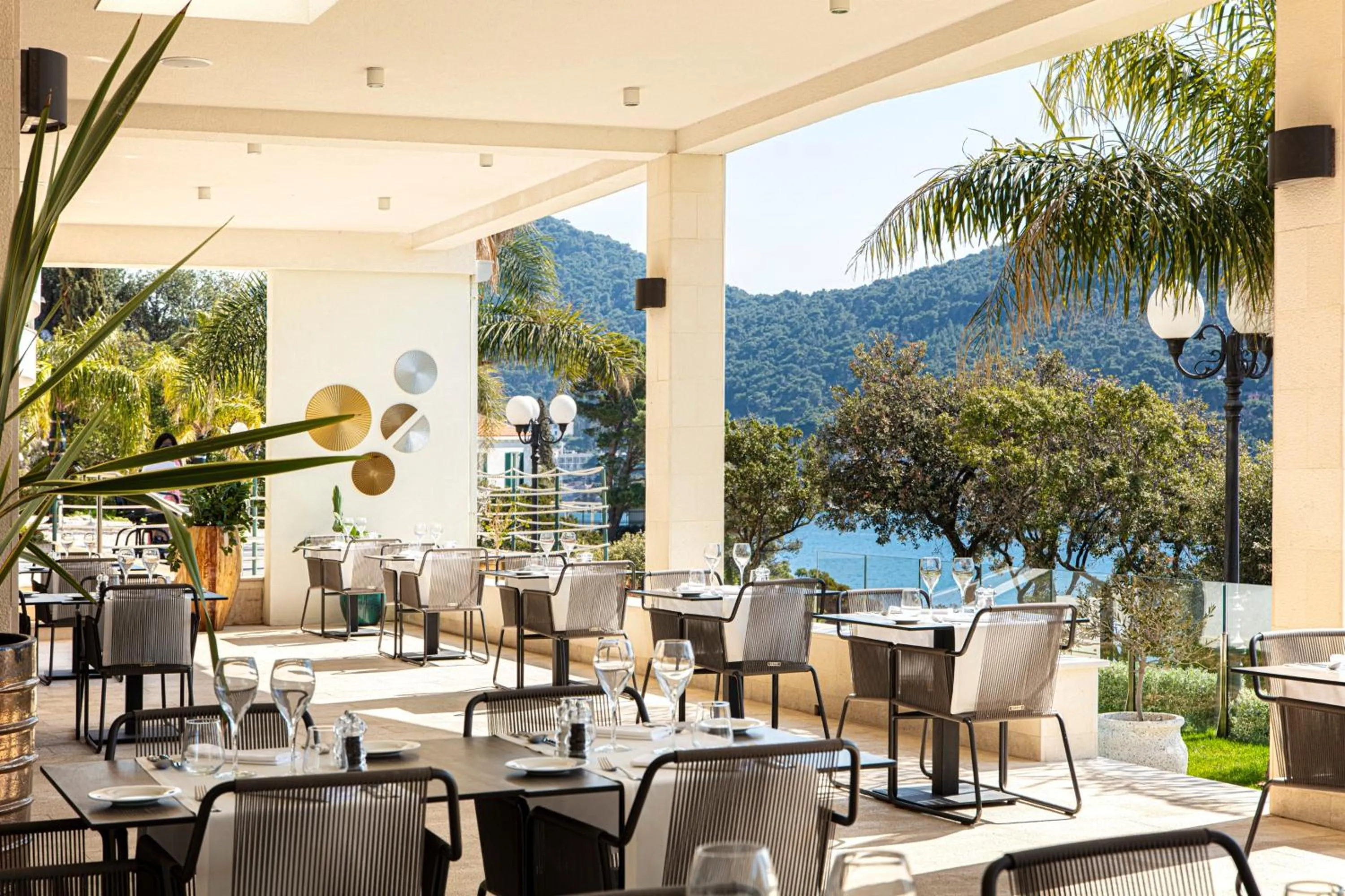 Restaurant/places to eat in Royal Palm Hotel