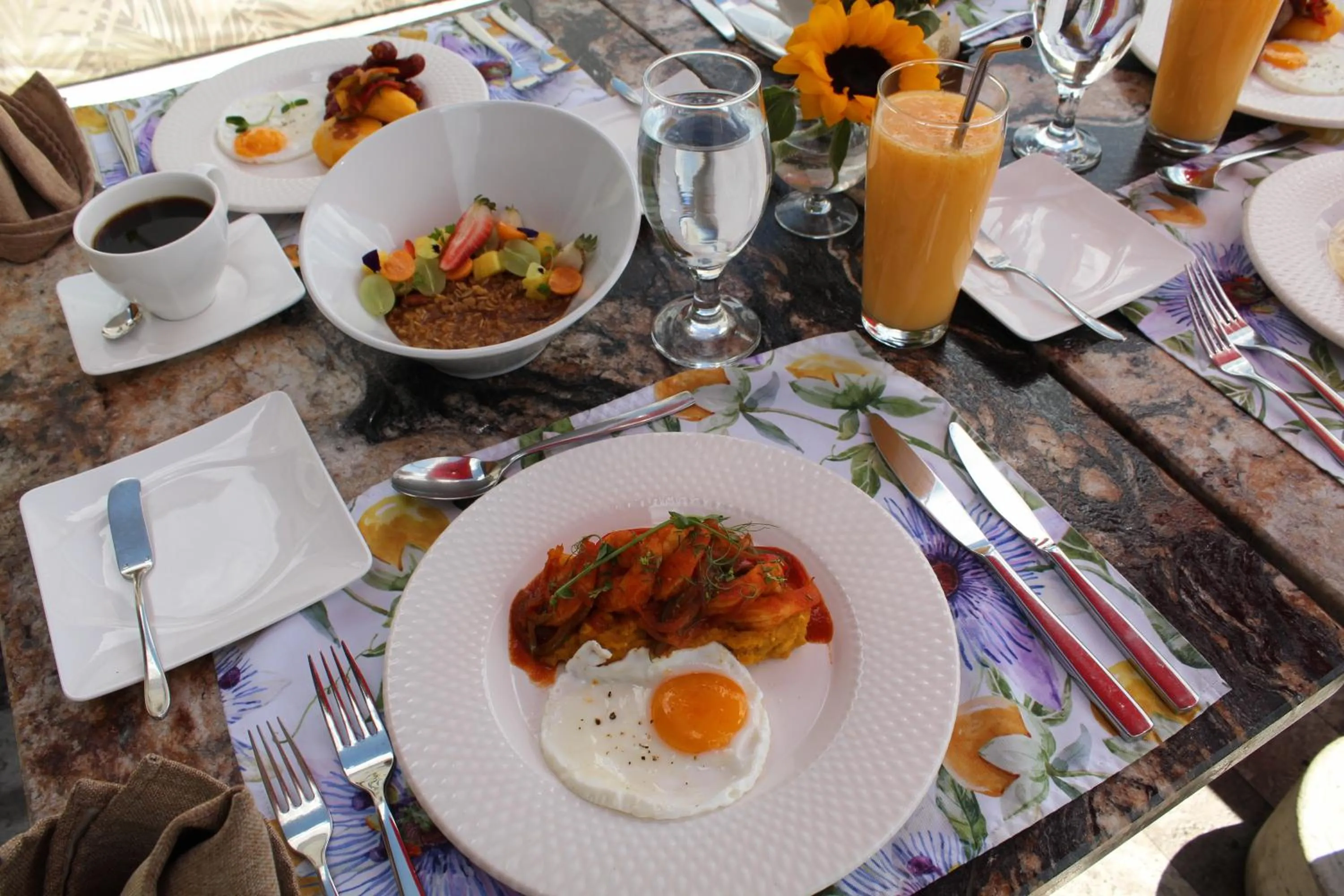 Restaurant/places to eat in Hotel Cruz del Vado by Art Hotels