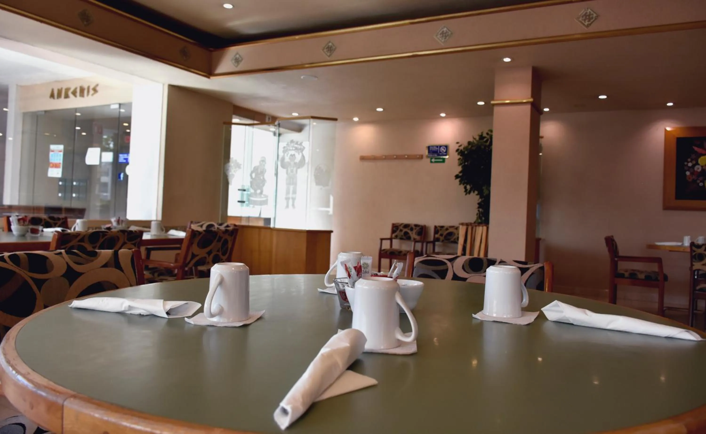 Restaurant/places to eat in HM Mirador