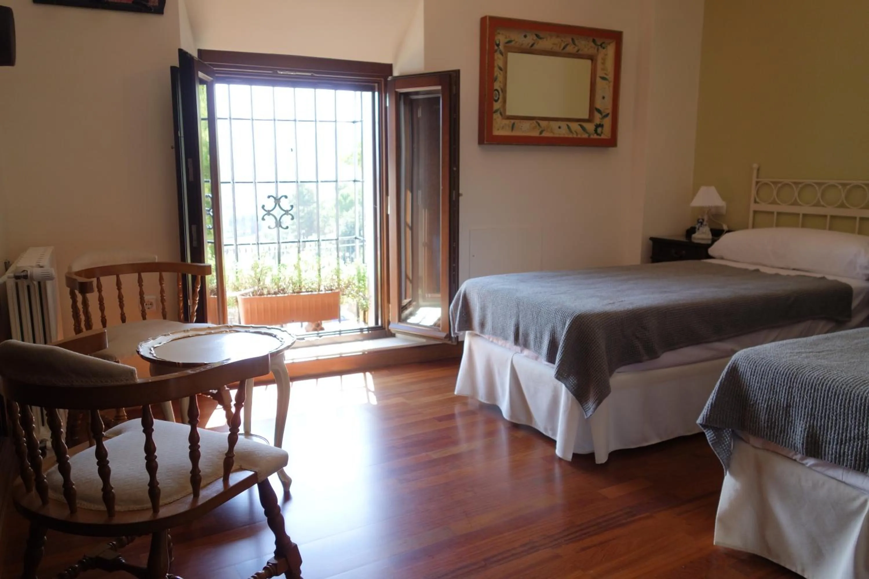 Photo of the whole room, Bed in La Escondida Ronda, B&B