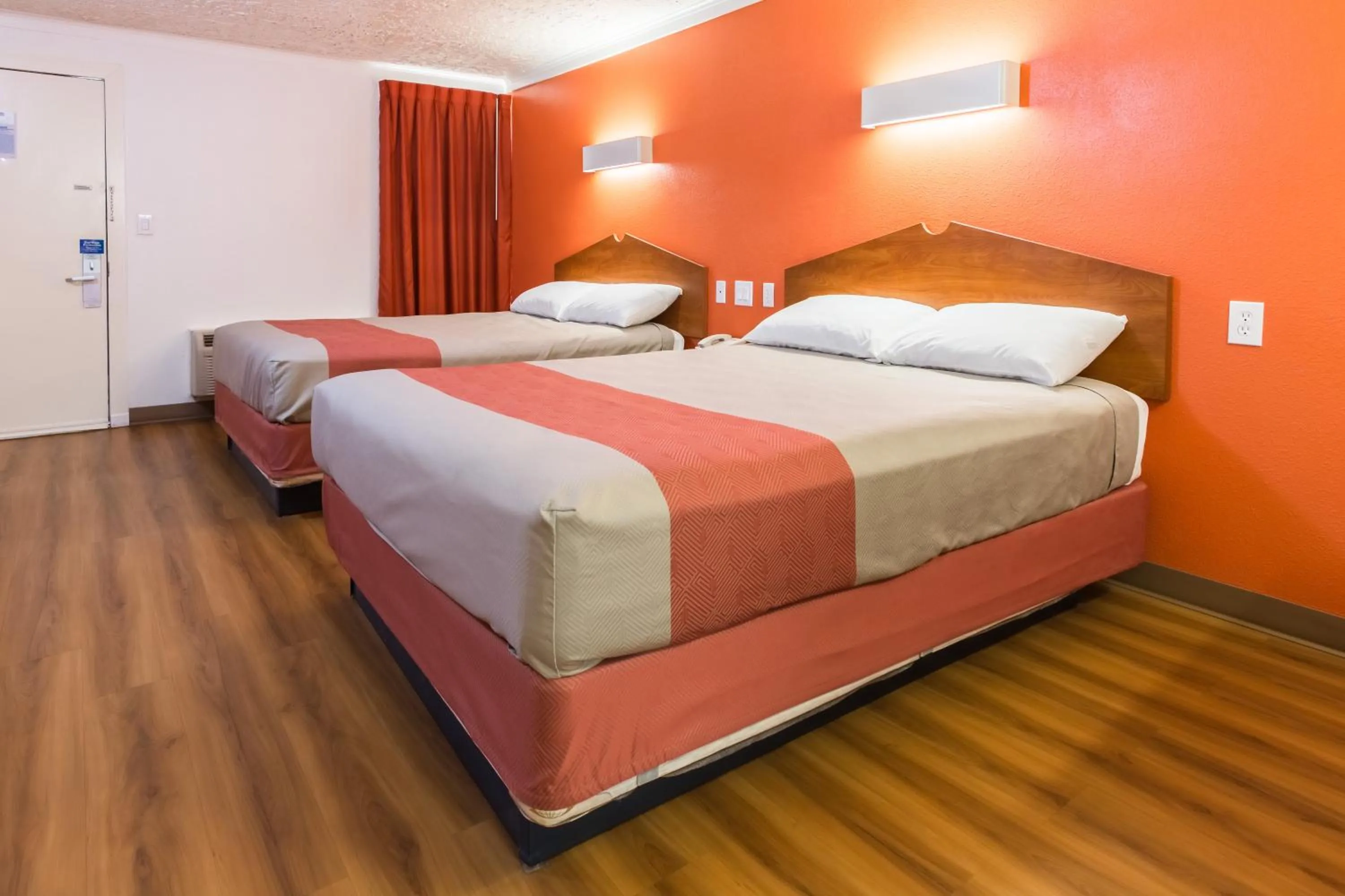 Bedroom, Bed in Motel 6-Fort Worth, TX - White Settlement