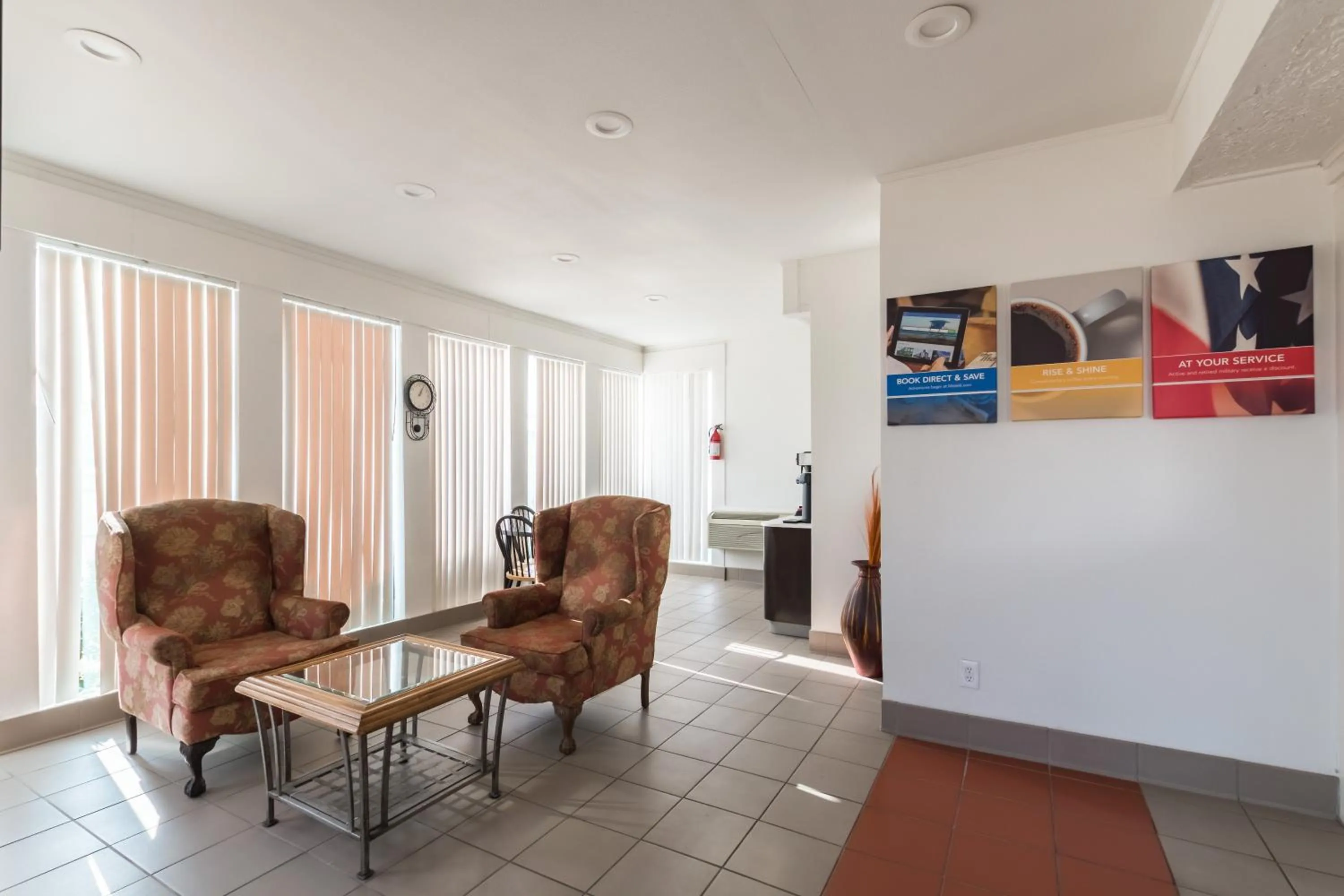 Lobby or reception in Motel 6-Fort Worth, TX - White Settlement