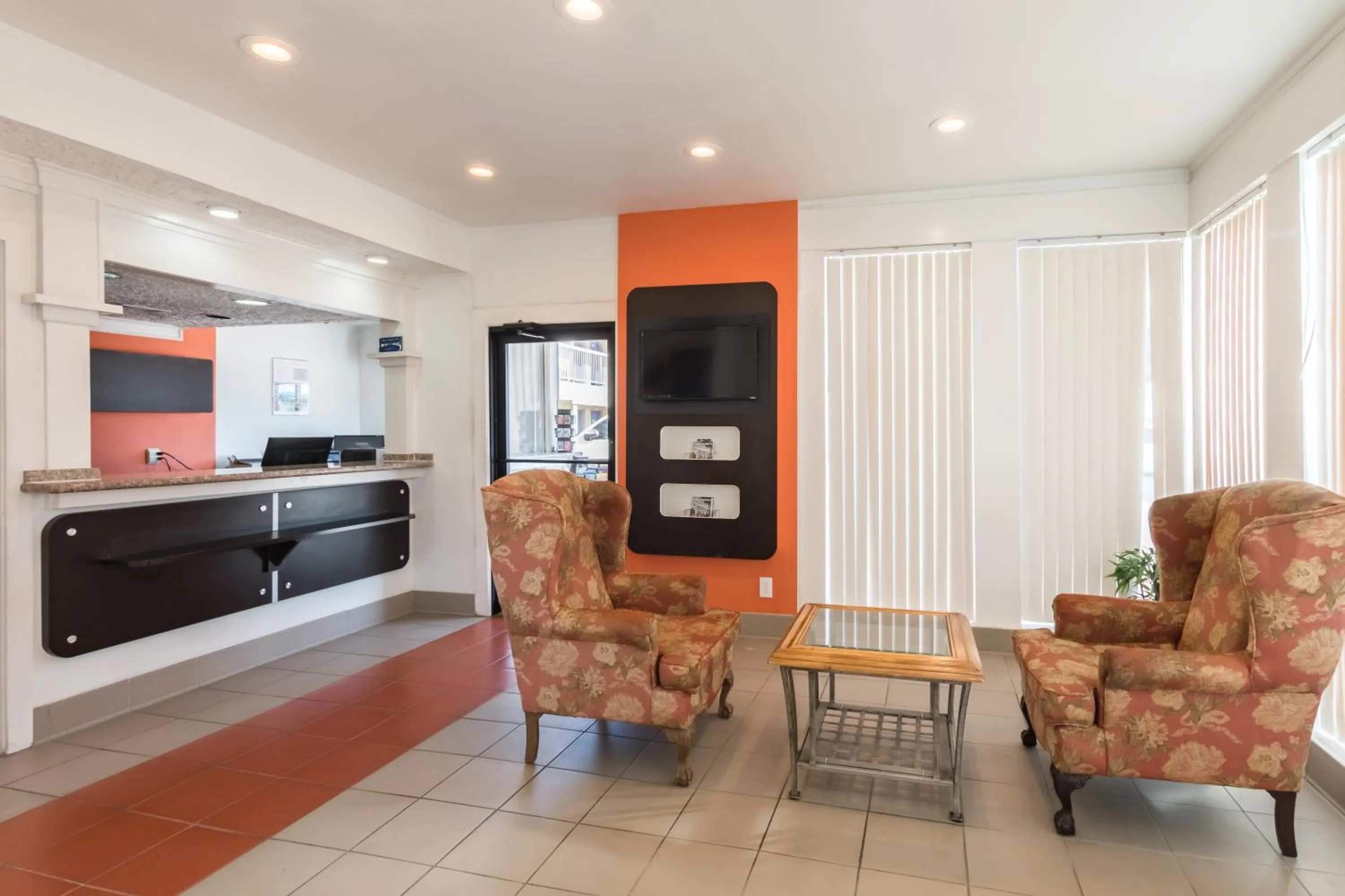 Lobby or reception in Motel 6-Fort Worth, TX - White Settlement