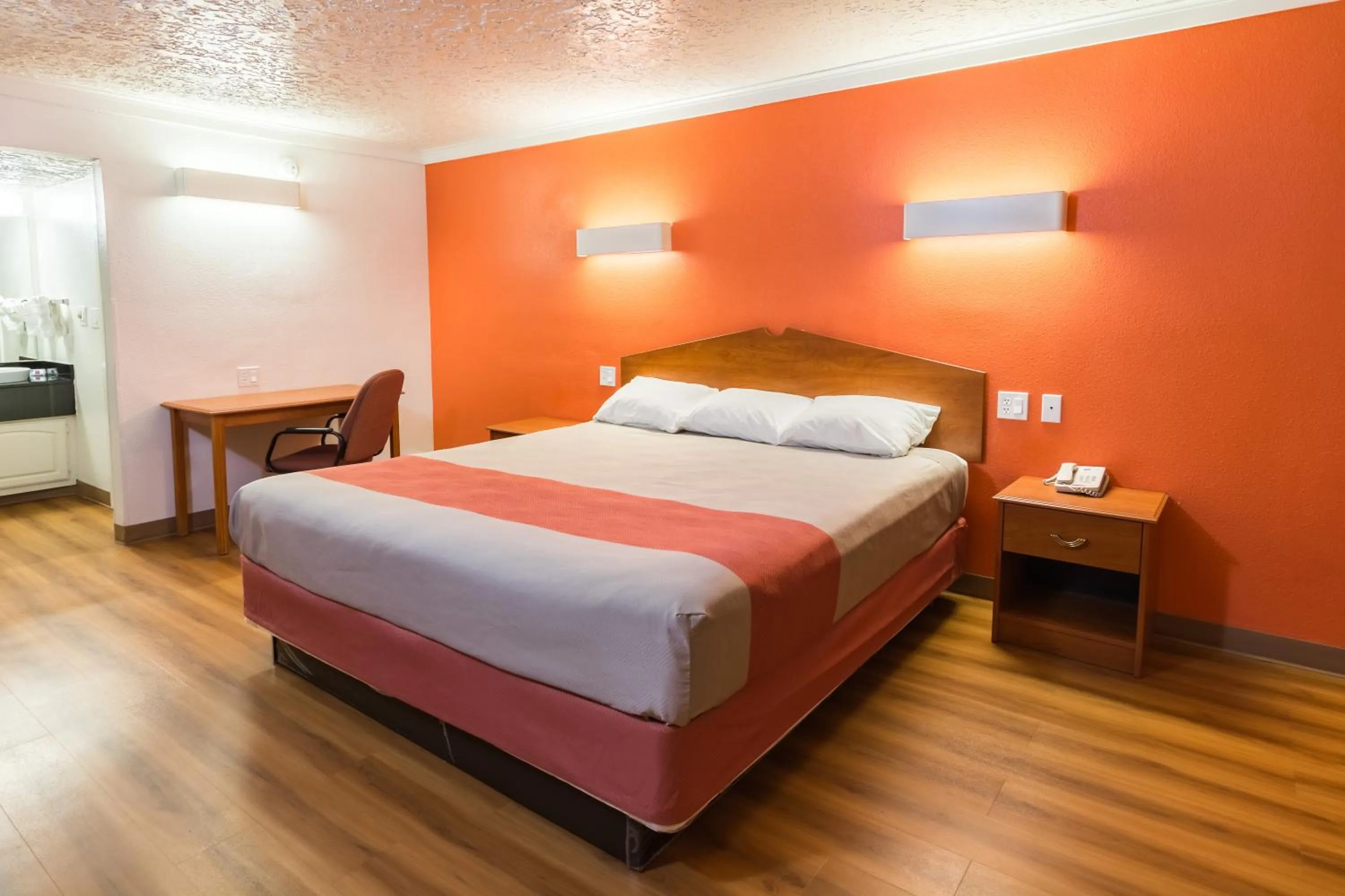 Bedroom, Bed in Motel 6-Fort Worth, TX - White Settlement