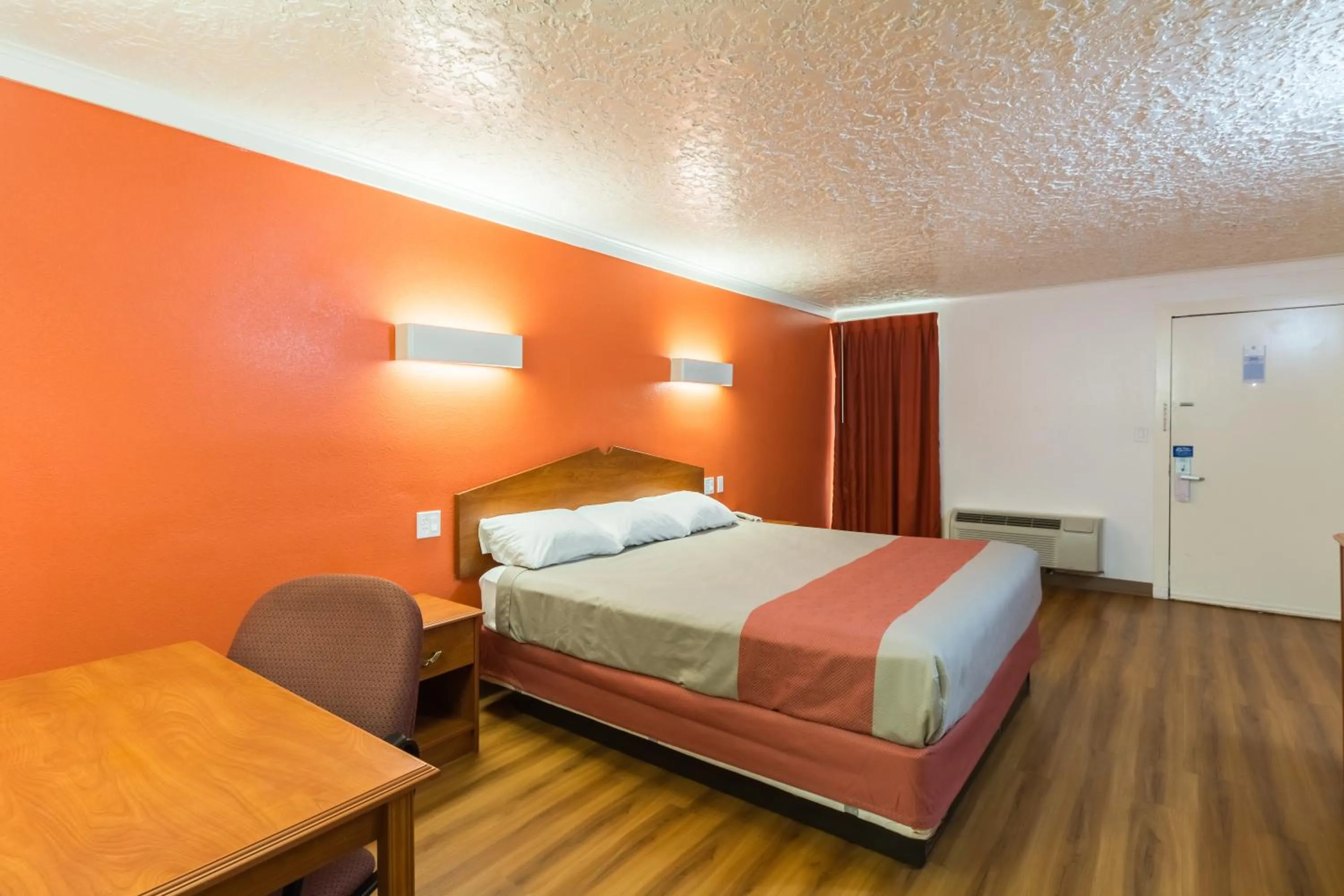 Bedroom, Bed in Motel 6-Fort Worth, TX - White Settlement