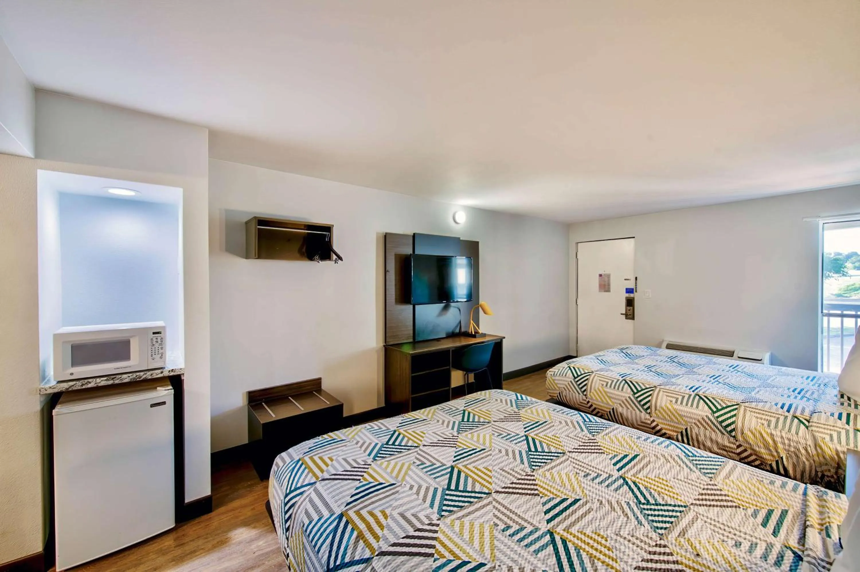 Bedroom, Bed in Motel 6-Fort Worth, TX - White Settlement