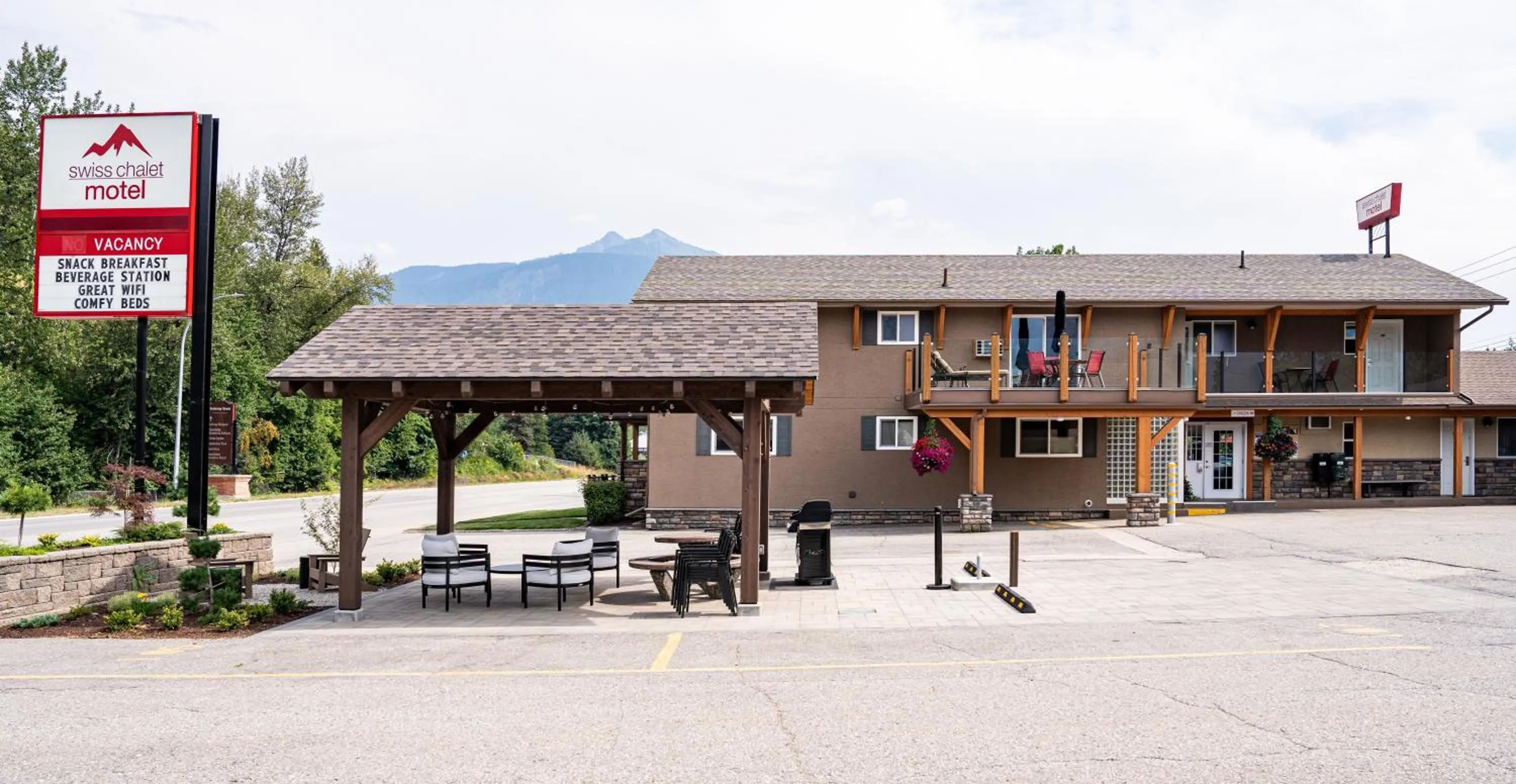 Property building in Swiss Chalet Motel