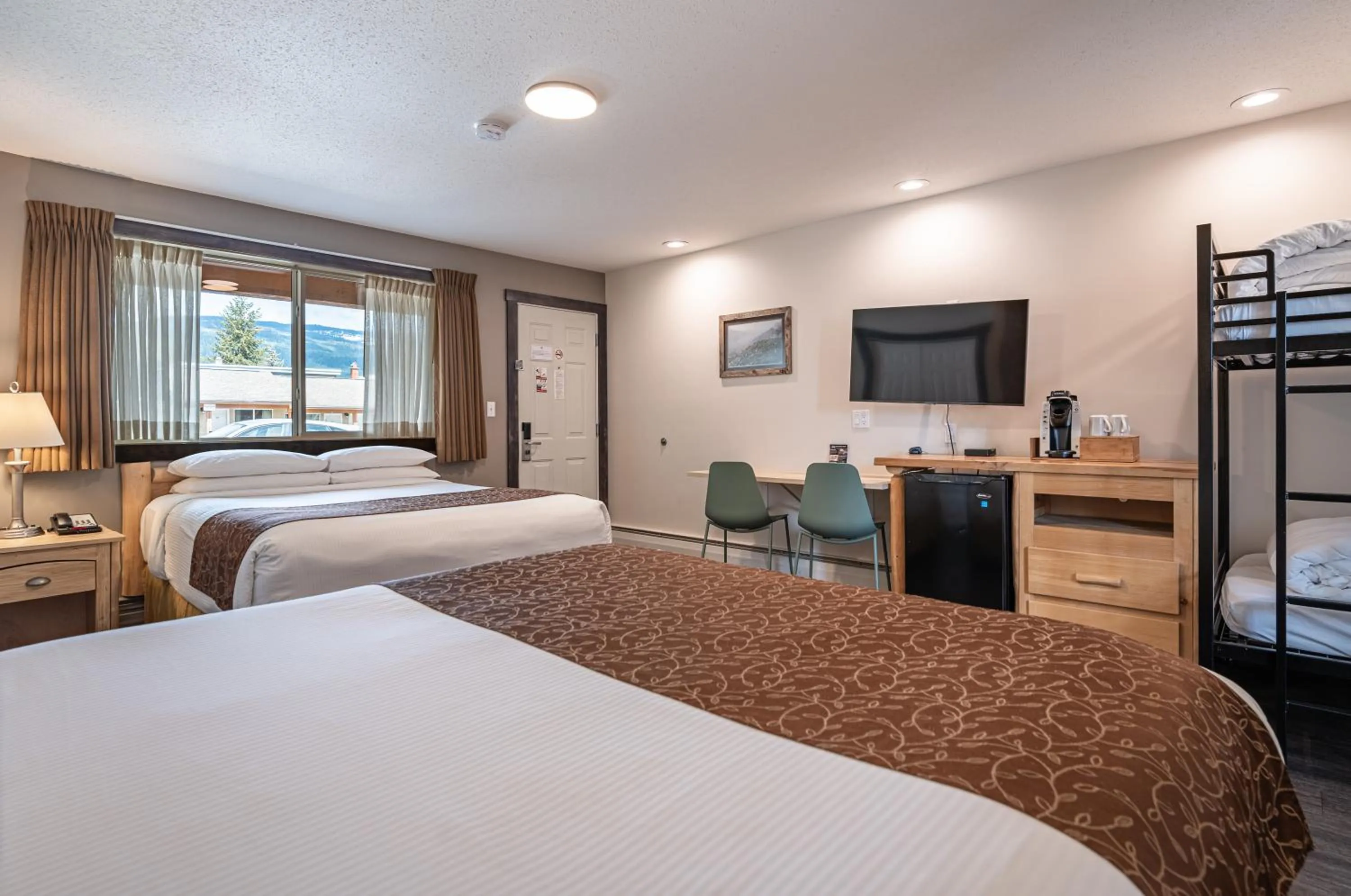 TV and multimedia, Bed in Swiss Chalet Motel