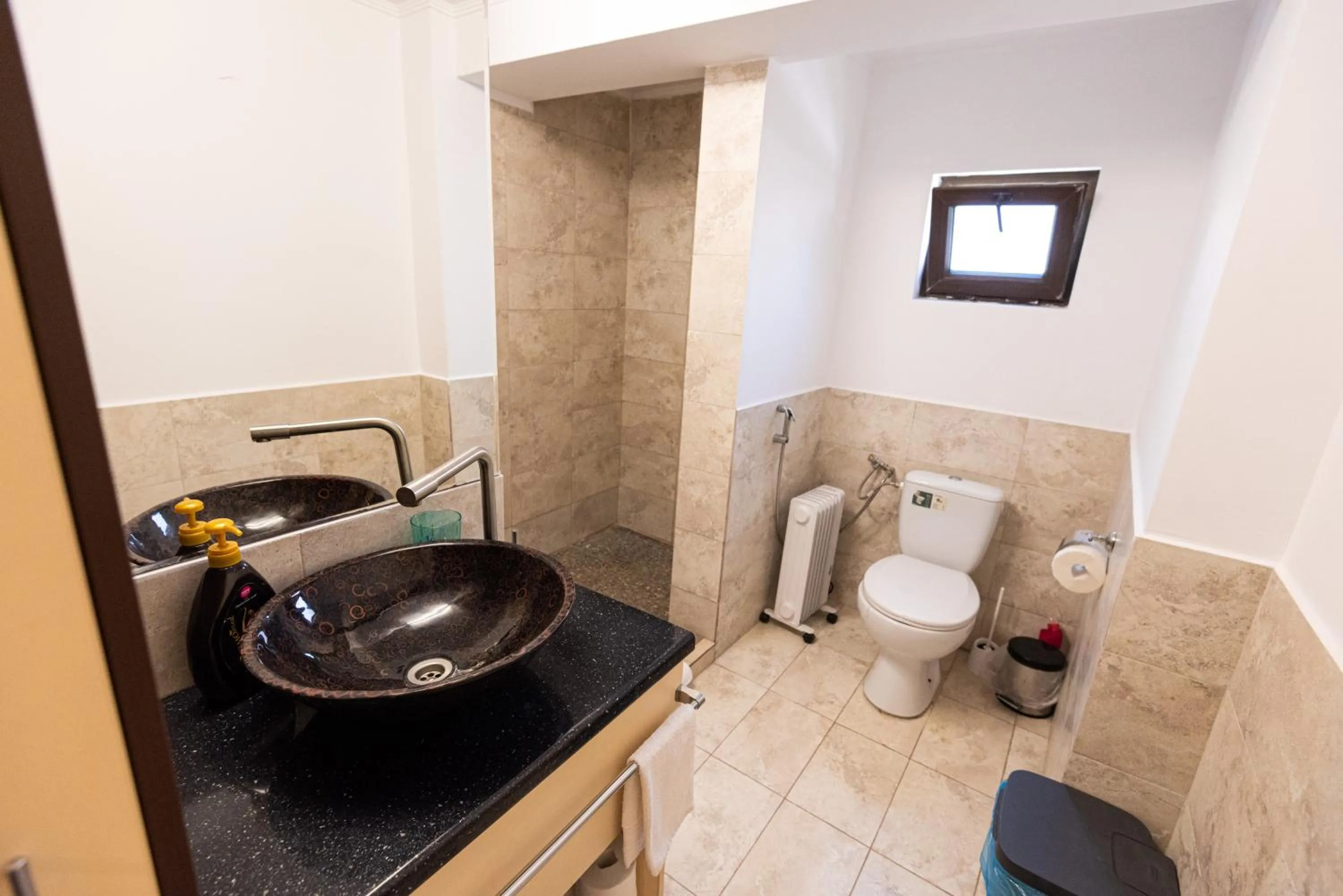 iVAVev IS US ByTheSea EforieSud