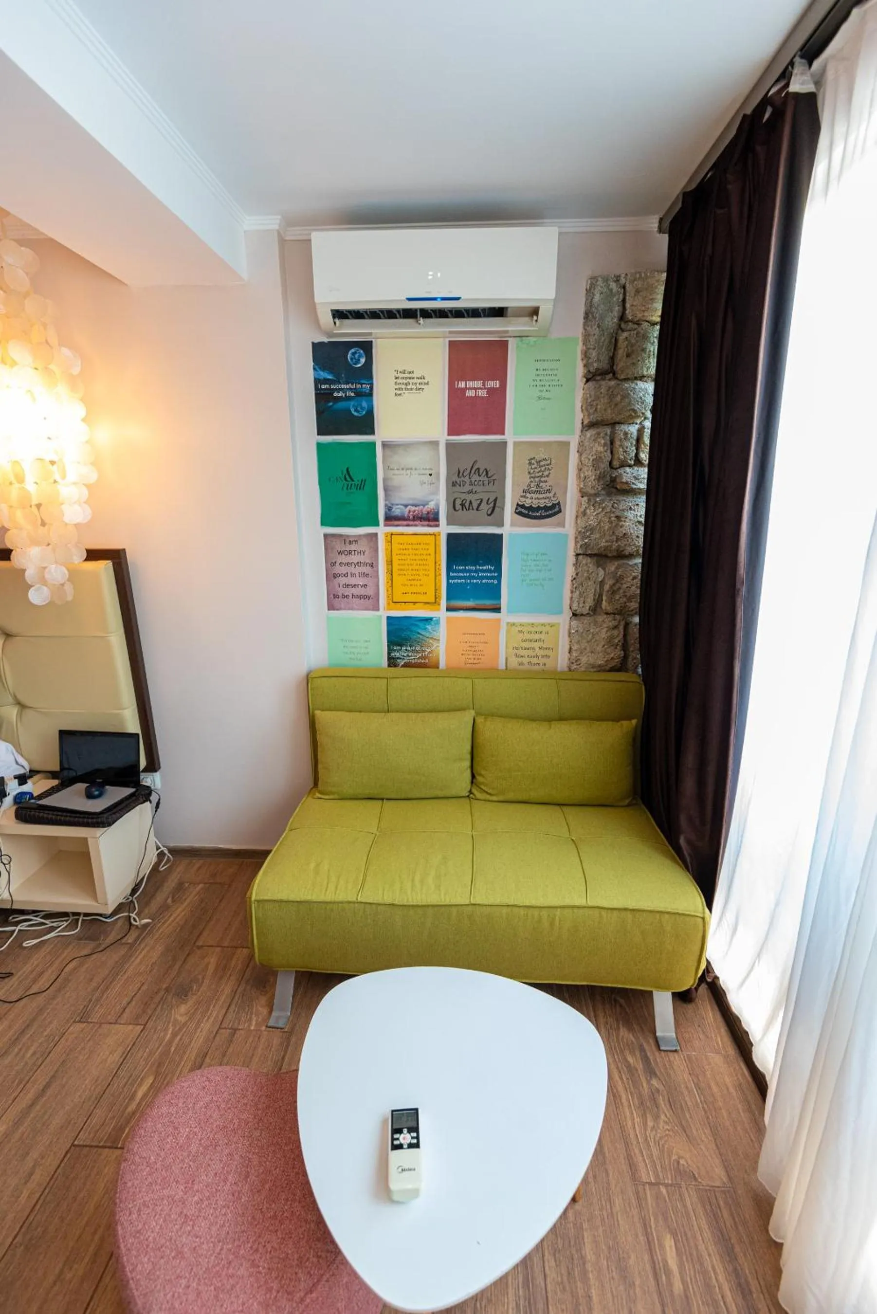 iVAVev IS US ByTheSea EforieSud