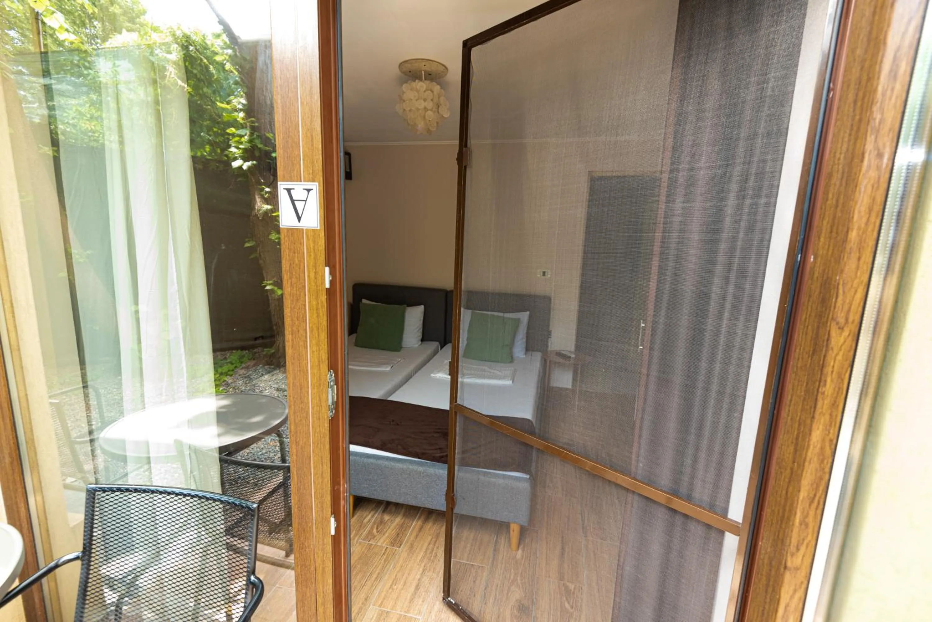 Bed in iVAVev IS US ByTheSea EforieSud